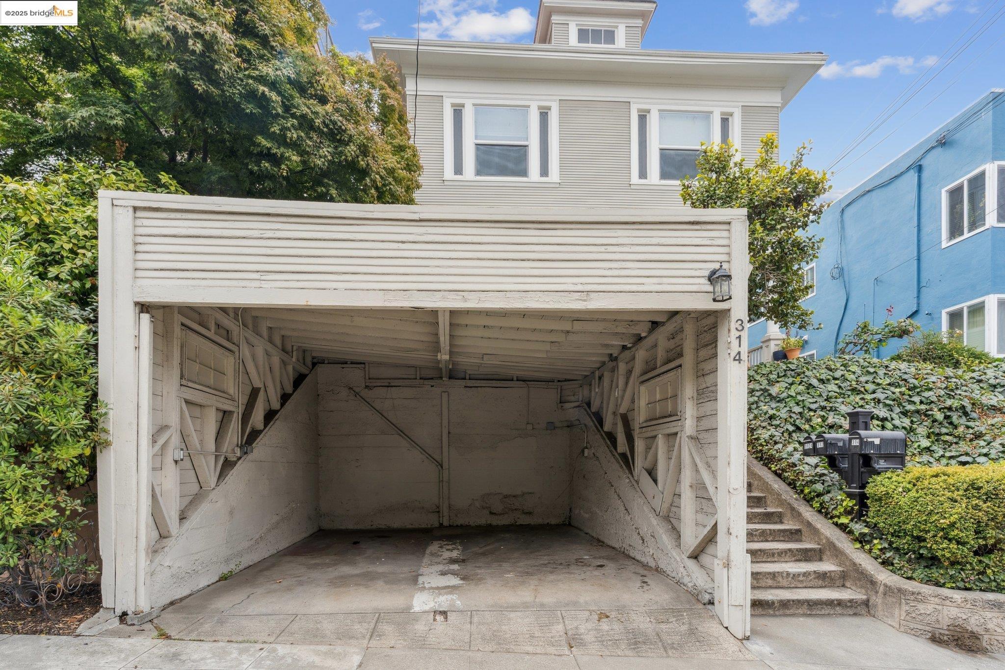 314 Hanover Ave, Oakland, California 94606, ,Residential Income,For Sale,314 Hanover Ave,41106878