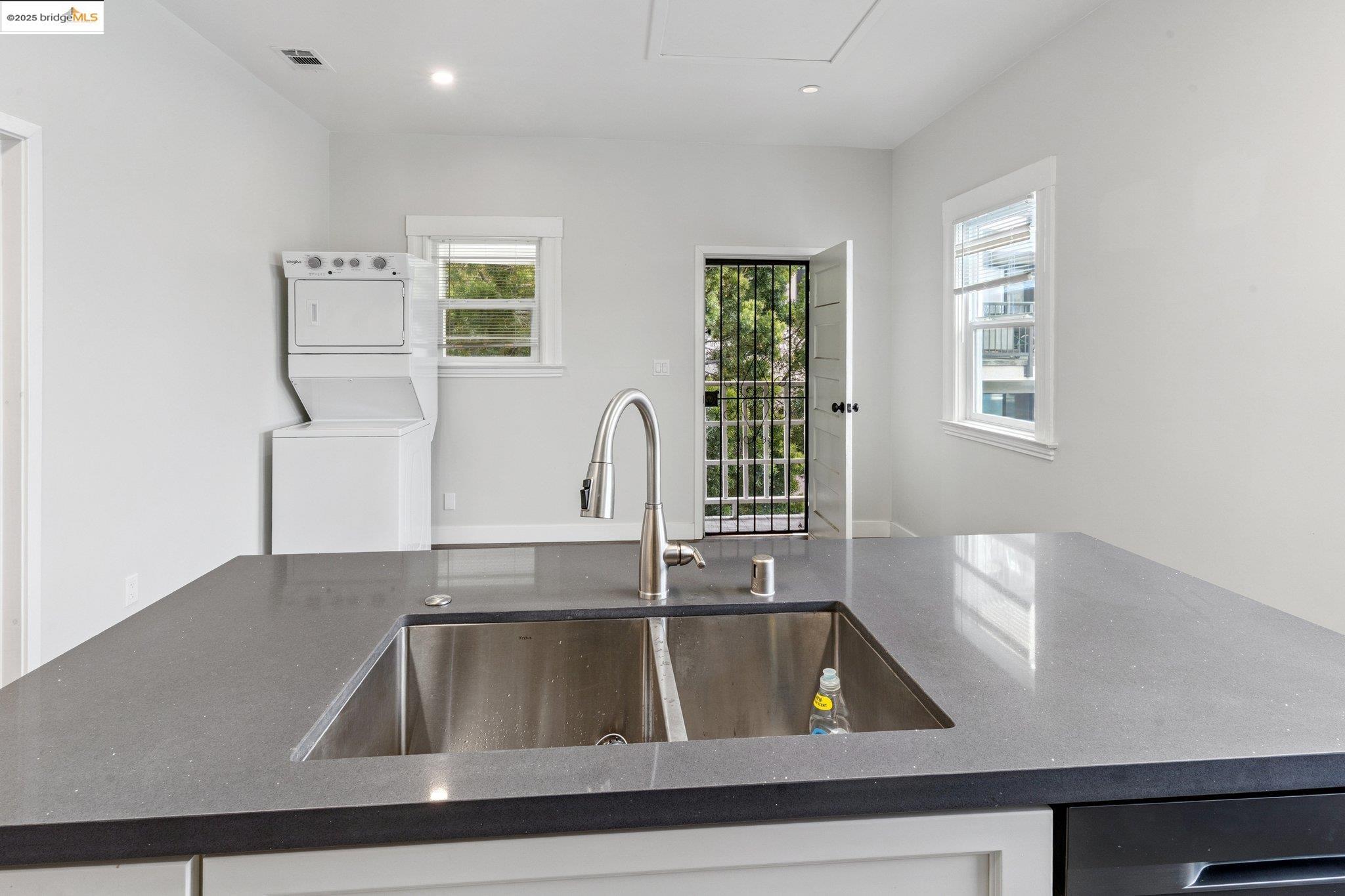314 Hanover Ave, Oakland, California 94606, ,Residential Income,For Sale,314 Hanover Ave,41106878
