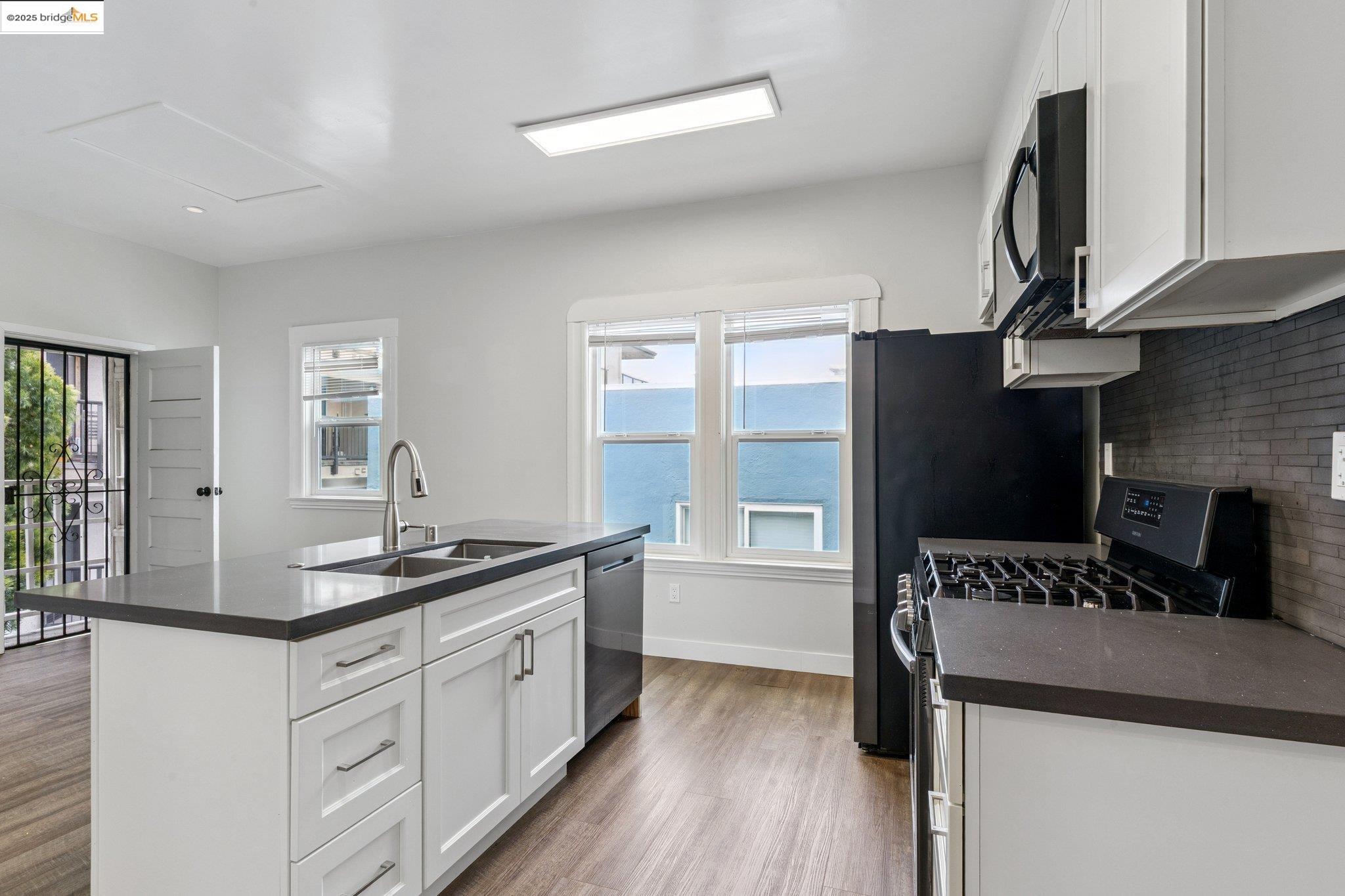 314 Hanover Ave, Oakland, California 94606, ,Residential Income,For Sale,314 Hanover Ave,41106878