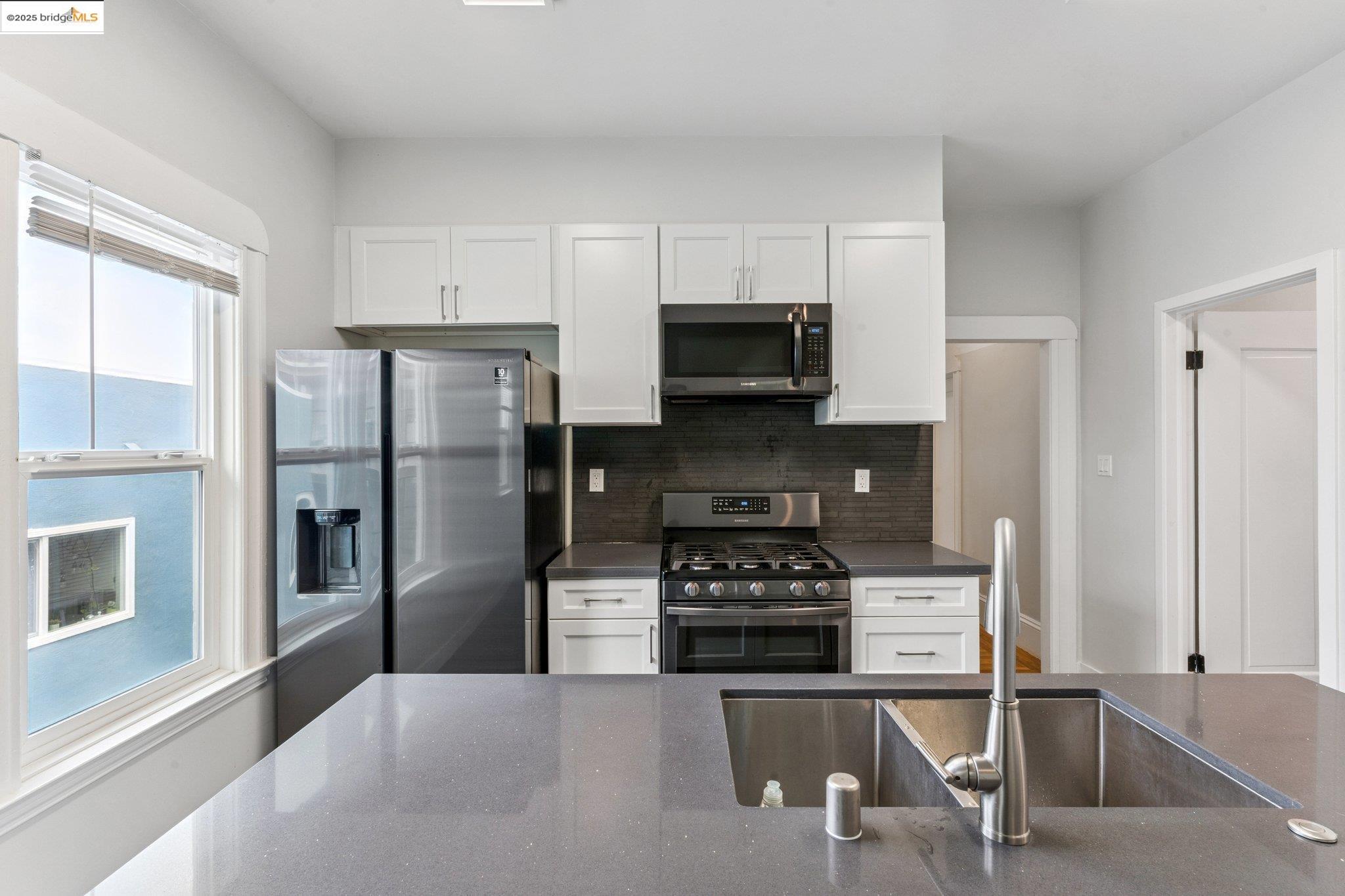314 Hanover Ave, Oakland, California 94606, ,Residential Income,For Sale,314 Hanover Ave,41106878