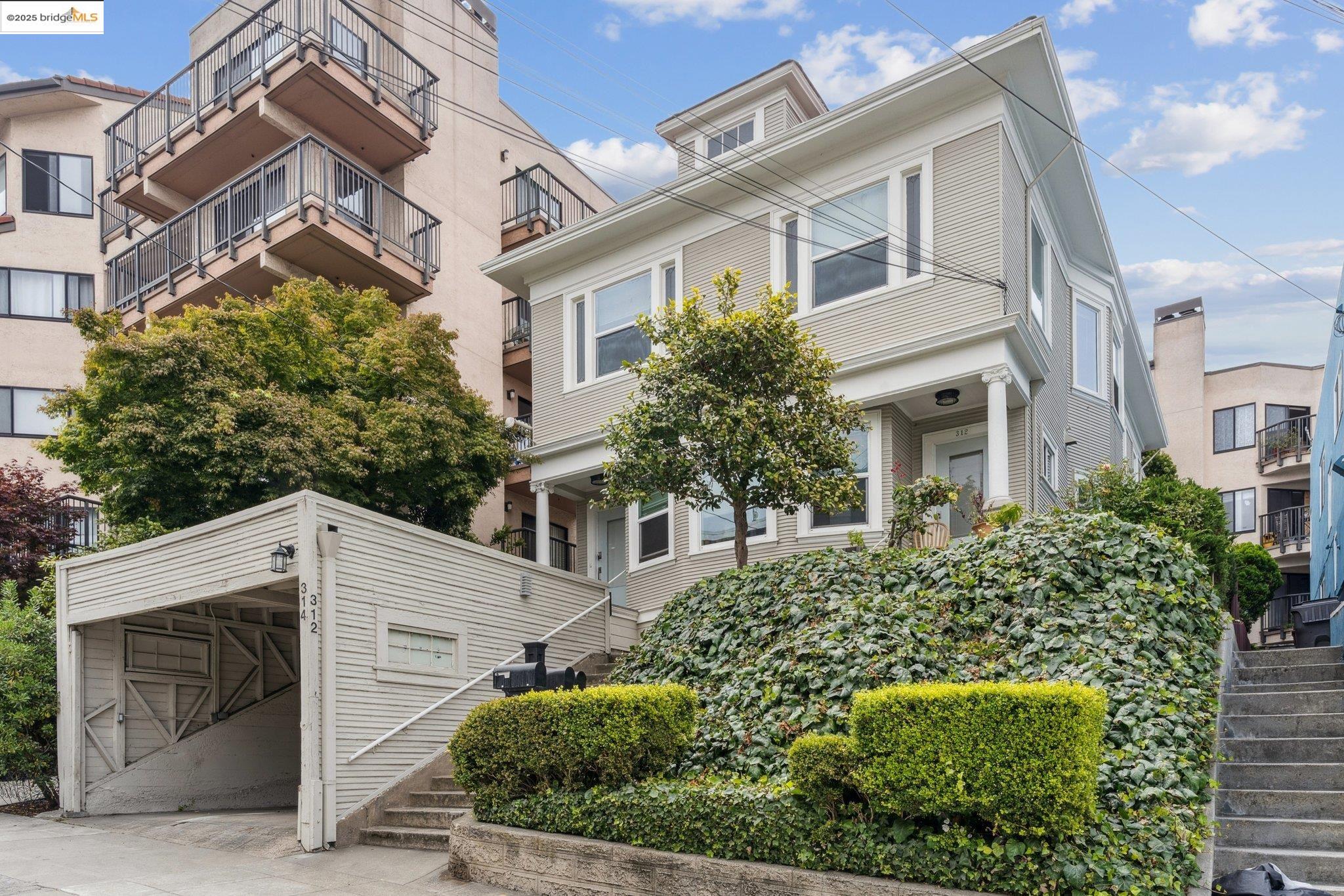 314 Hanover Ave, Oakland, California 94606, ,Residential Income,For Sale,314 Hanover Ave,41106878