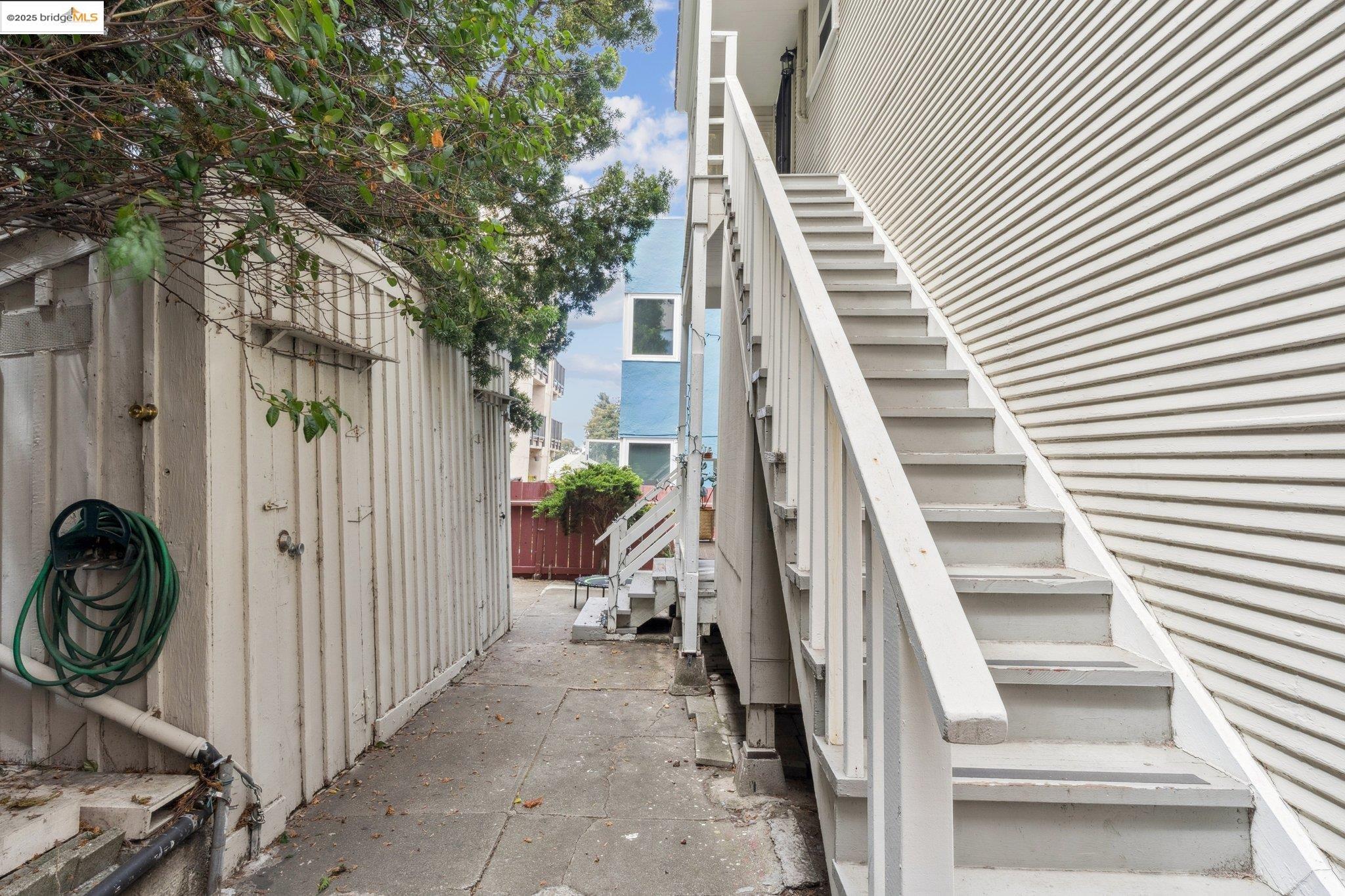 314 Hanover Ave, Oakland, California 94606, ,Residential Income,For Sale,314 Hanover Ave,41106878