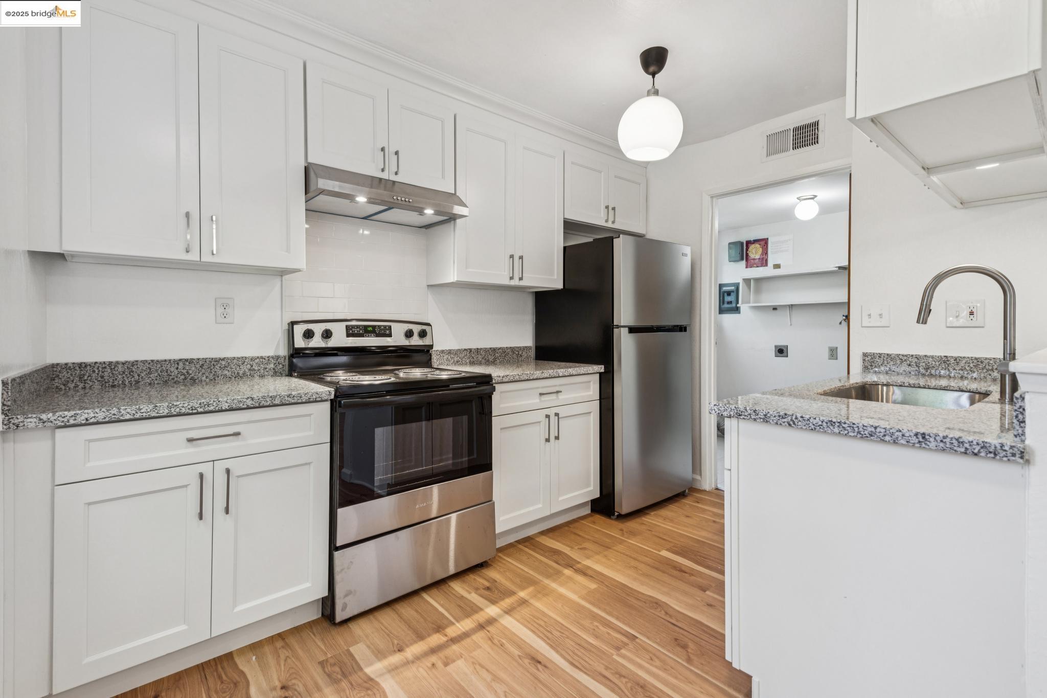 574 66th, Oakland, California 94609, ,Commercial Sale,For Sale,574 66th,41106879