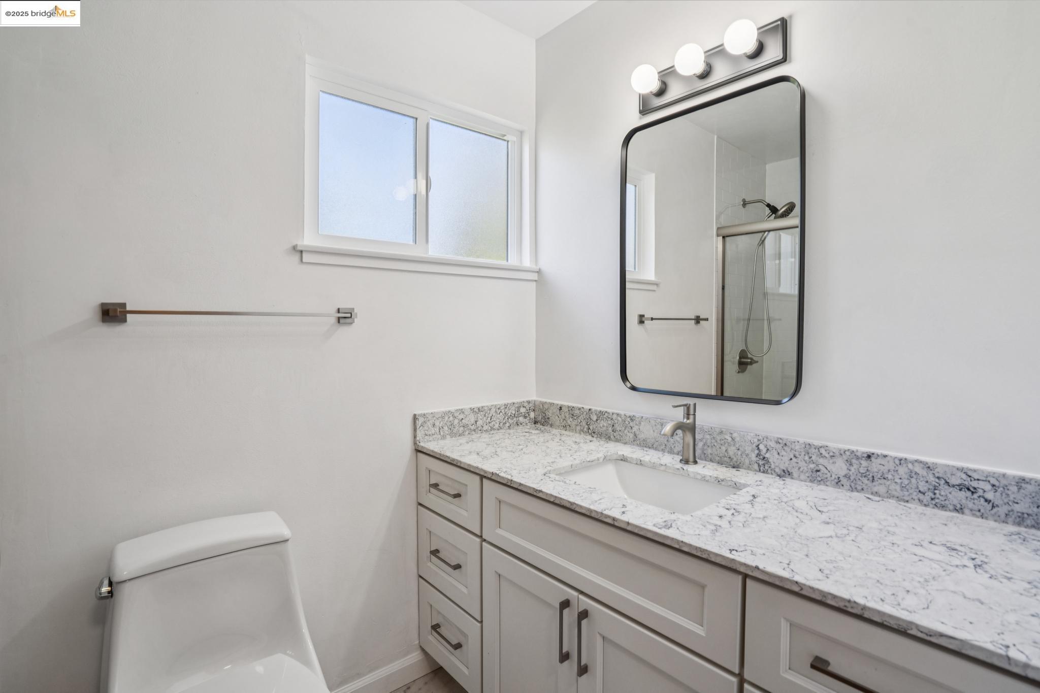 574 66th, Oakland, California 94609, ,Commercial Sale,For Sale,574 66th,41106879