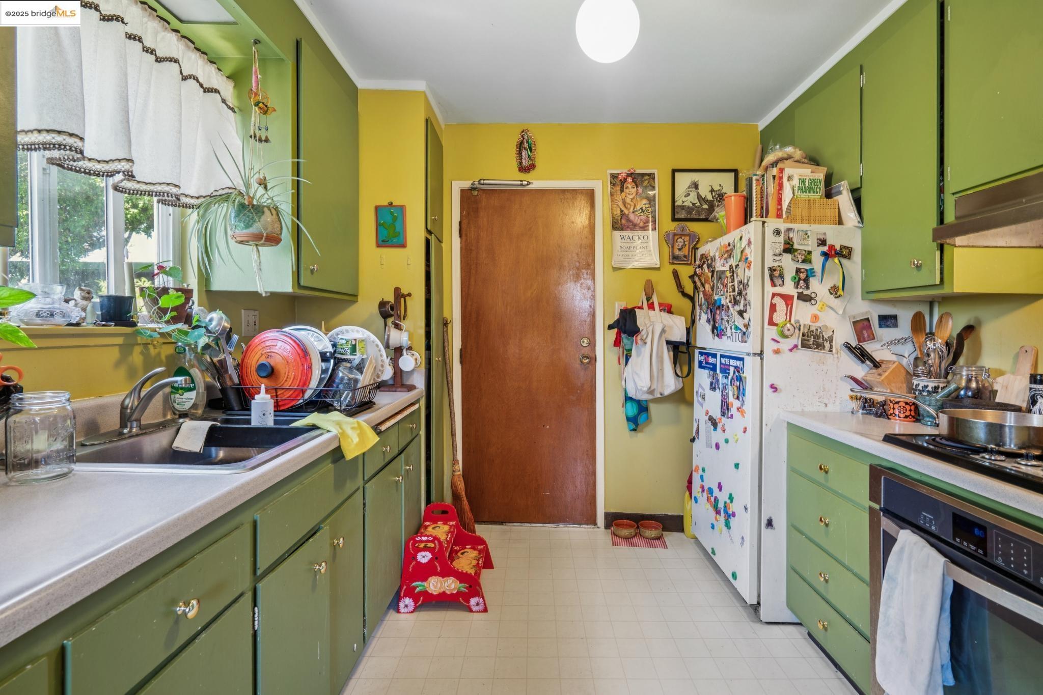 574 66th, Oakland, California 94609, ,Commercial Sale,For Sale,574 66th,41106879