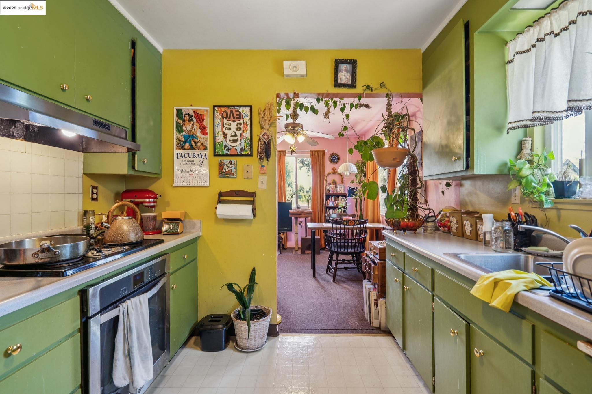 574 66th, Oakland, California 94609, ,Commercial Sale,For Sale,574 66th,41106879
