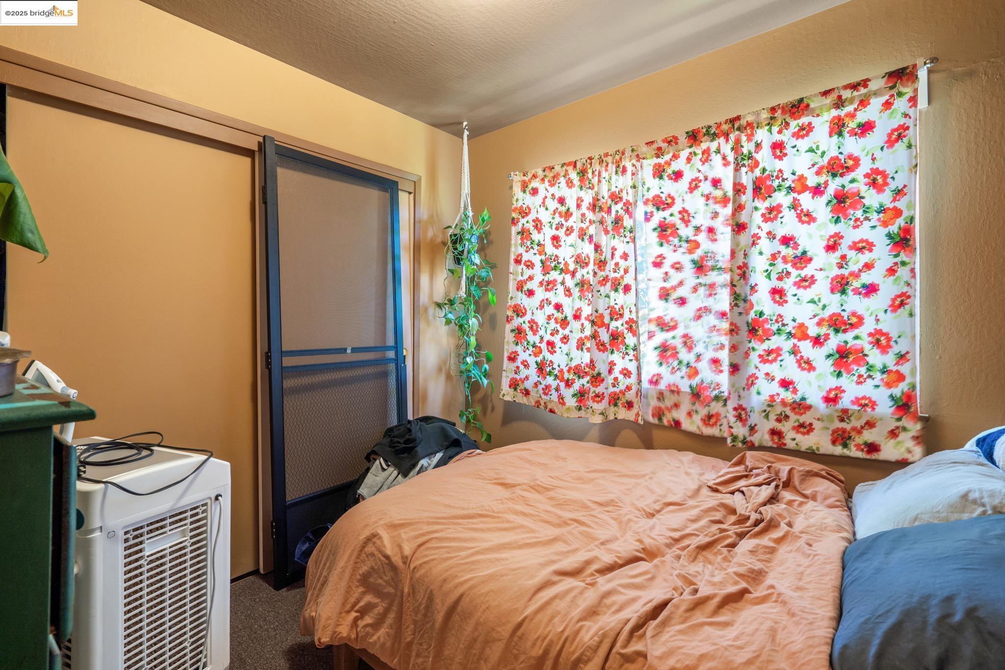 574 66th, Oakland, California 94609, ,Commercial Sale,For Sale,574 66th,41106879