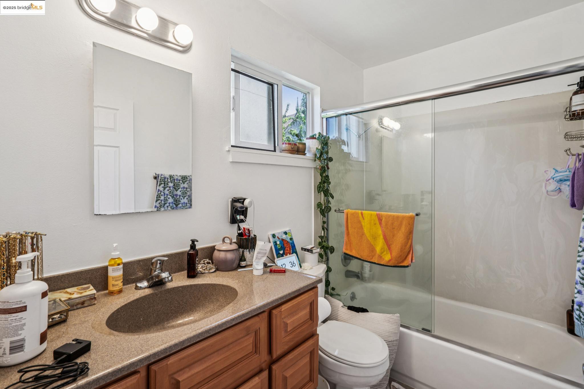 574 66th, Oakland, California 94609, ,Commercial Sale,For Sale,574 66th,41106879