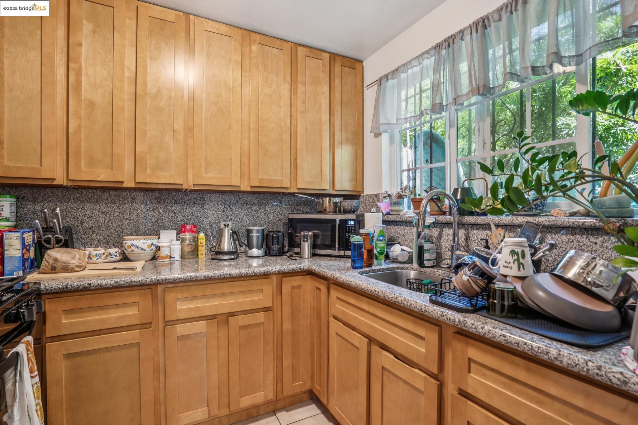 574 66th, Oakland, California 94609, ,Commercial Sale,For Sale,574 66th,41106879