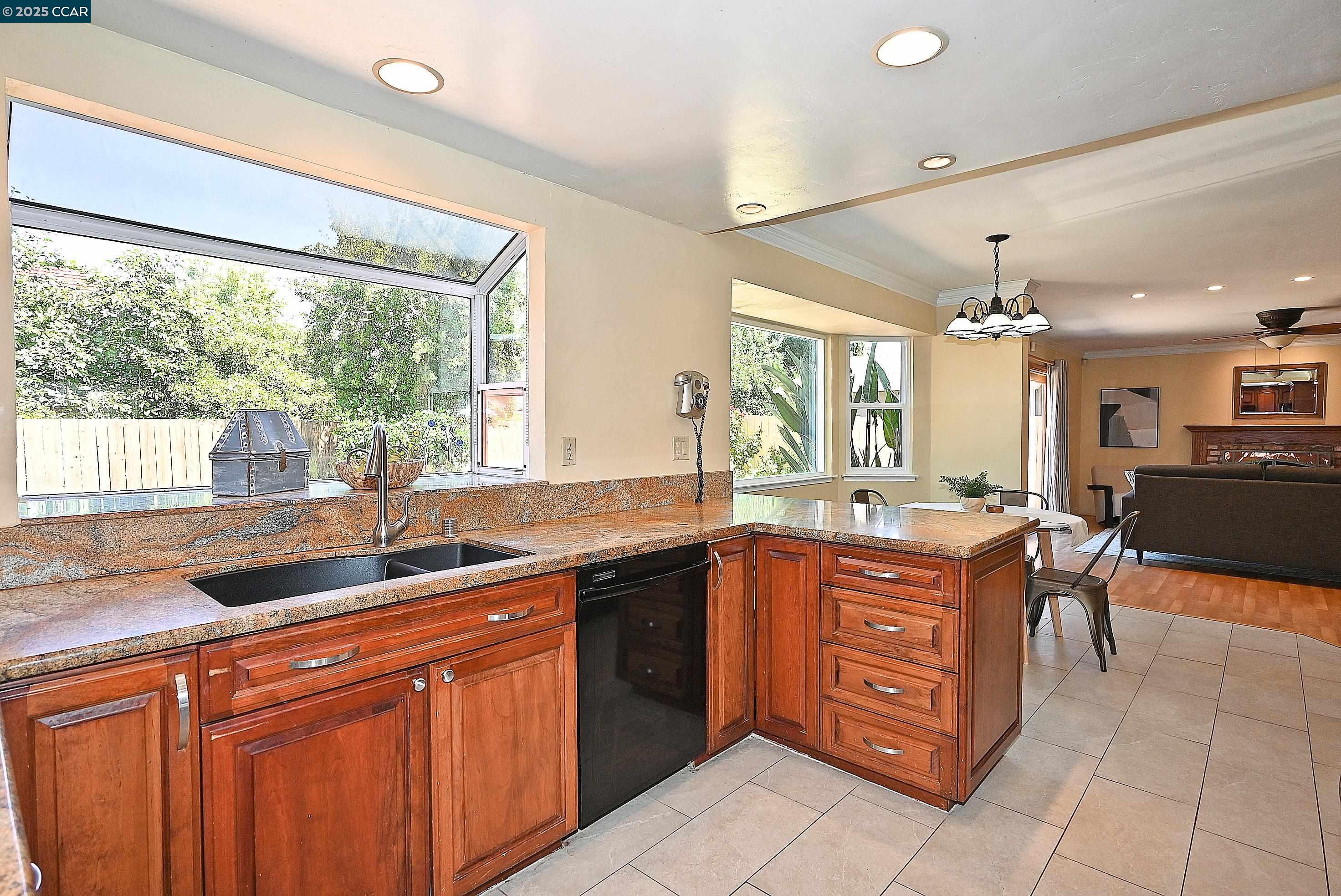 Detail Gallery Image 15 of 42 For 5091 Saint Celestine Ct, Concord,  CA 94521 - 4 Beds | 2/1 Baths