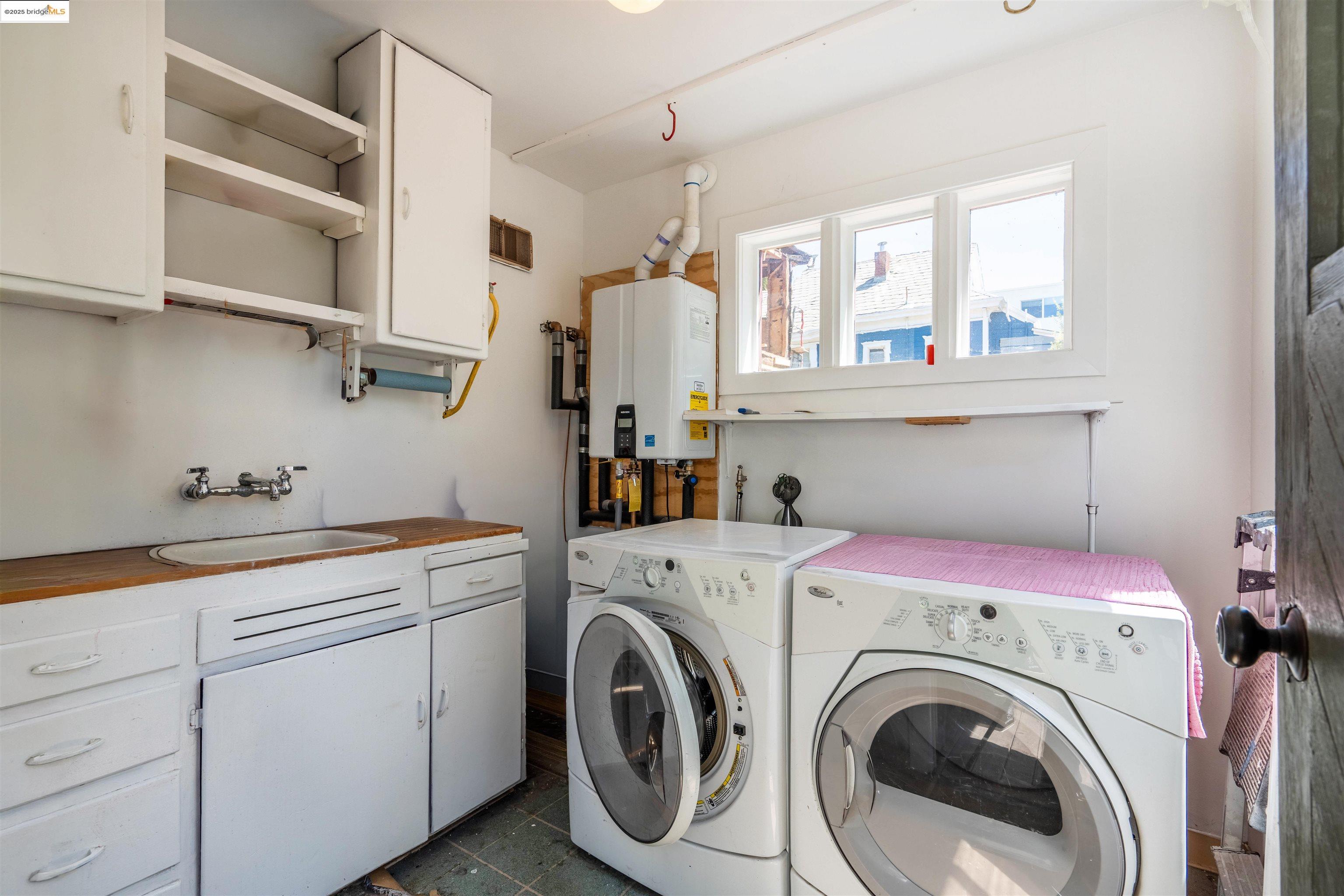 1912 Virginia St, Berkeley, California 94709, 3 Bedrooms Bedrooms, 9 Rooms Rooms,1 BathroomBathrooms,Residential,For Sale,1912 Virginia St,41106883