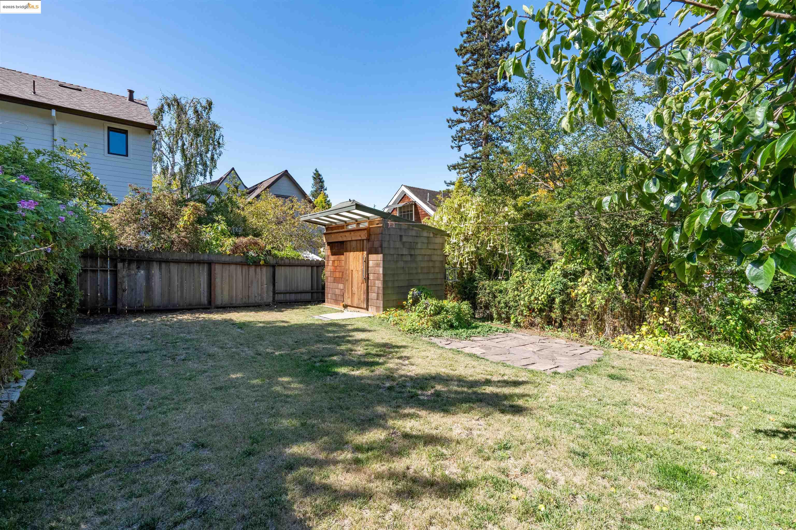 1912 Virginia St, Berkeley, California 94709, 3 Bedrooms Bedrooms, 9 Rooms Rooms,1 BathroomBathrooms,Residential,For Sale,1912 Virginia St,41106883
