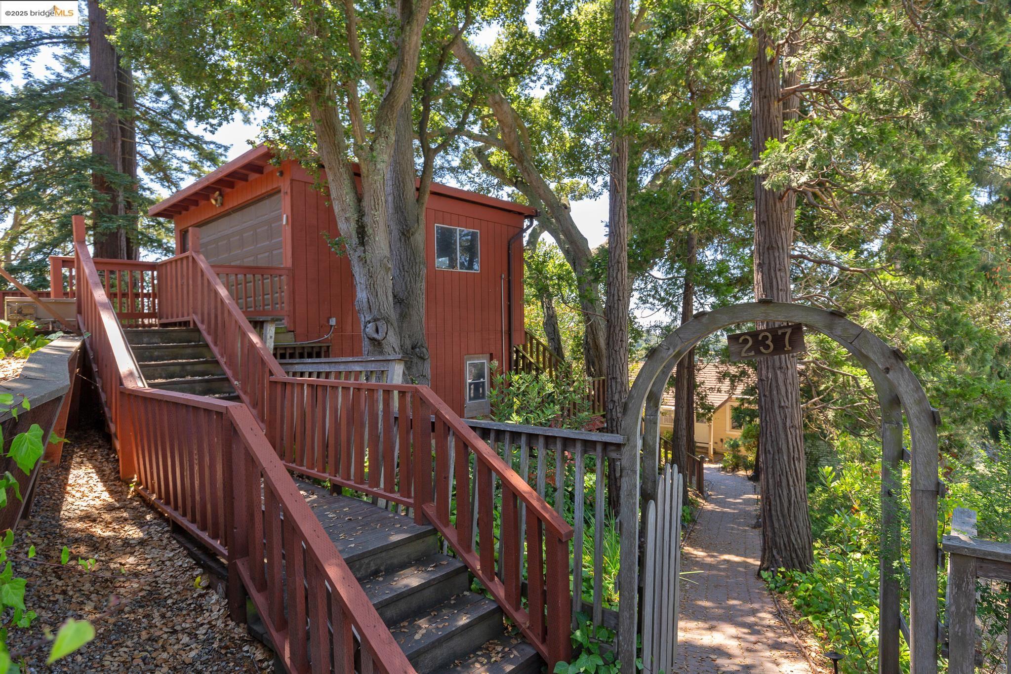 237 Taurus Ave., Oakland, California 94611, 2 Bedrooms Bedrooms, 4 Rooms Rooms,1 BathroomBathrooms,Residential,For Sale,237 Taurus Ave.,41106888
