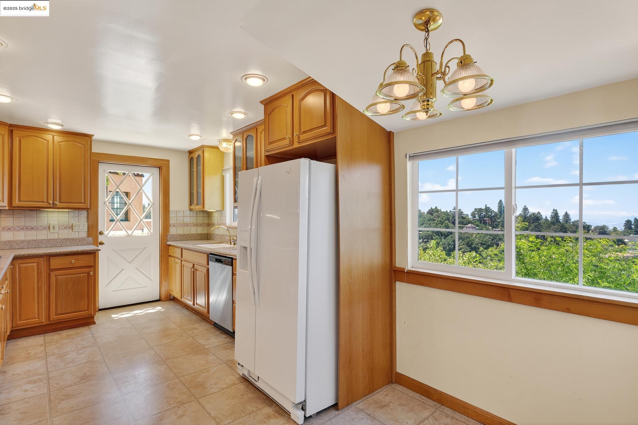 237 Taurus Ave., Oakland, California 94611, 2 Bedrooms Bedrooms, 4 Rooms Rooms,1 BathroomBathrooms,Residential,For Sale,237 Taurus Ave.,41106888