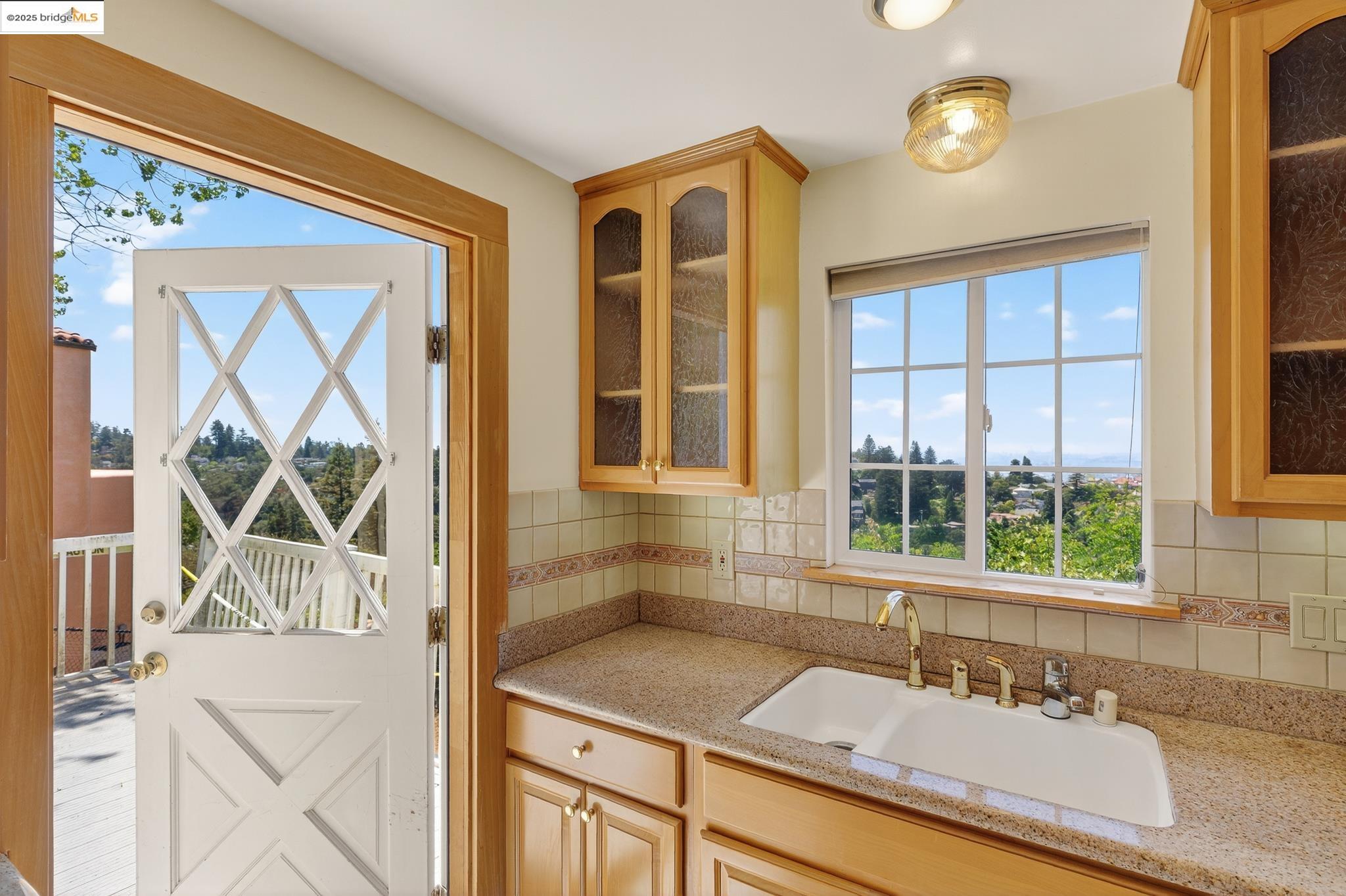 237 Taurus Ave., Oakland, California 94611, 2 Bedrooms Bedrooms, 4 Rooms Rooms,1 BathroomBathrooms,Residential,For Sale,237 Taurus Ave.,41106888