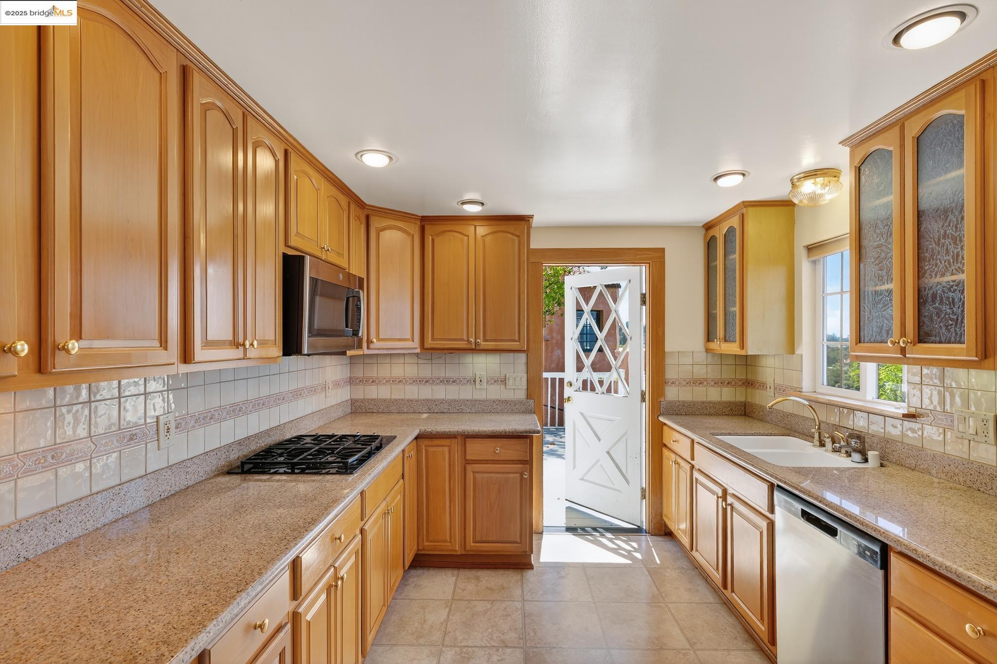 237 Taurus Ave., Oakland, California 94611, 2 Bedrooms Bedrooms, 4 Rooms Rooms,1 BathroomBathrooms,Residential,For Sale,237 Taurus Ave.,41106888