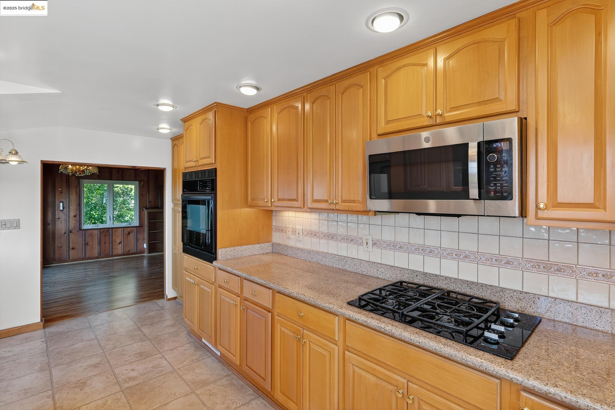 237 Taurus Ave., Oakland, California 94611, 2 Bedrooms Bedrooms, 4 Rooms Rooms,1 BathroomBathrooms,Residential,For Sale,237 Taurus Ave.,41106888