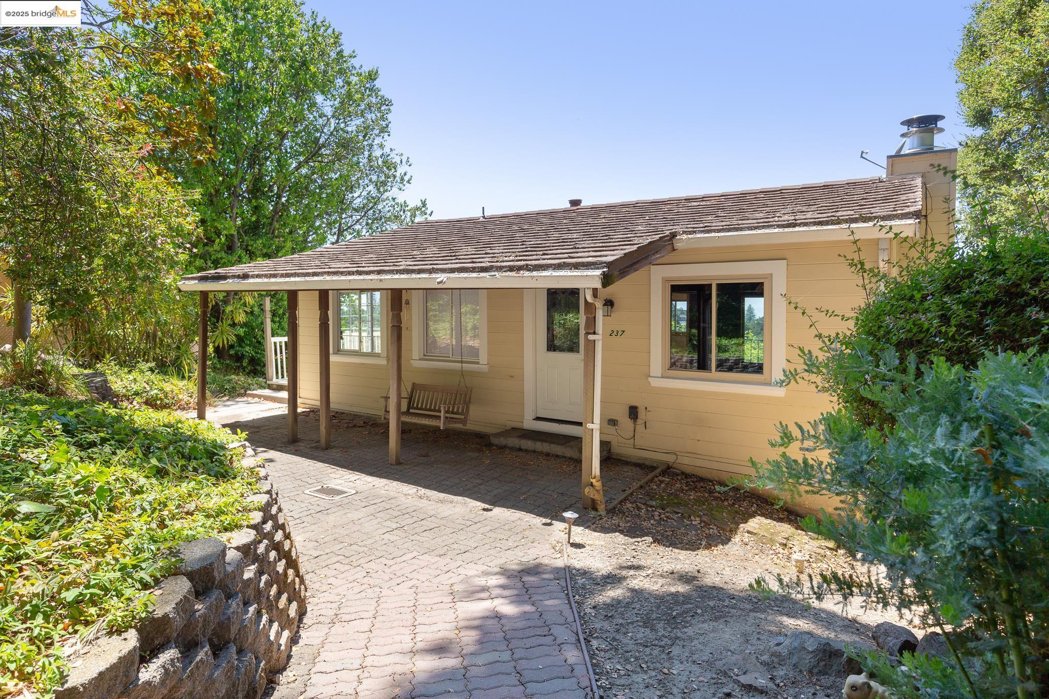 237 Taurus Ave., Oakland, California 94611, 2 Bedrooms Bedrooms, 4 Rooms Rooms,1 BathroomBathrooms,Residential,For Sale,237 Taurus Ave.,41106888