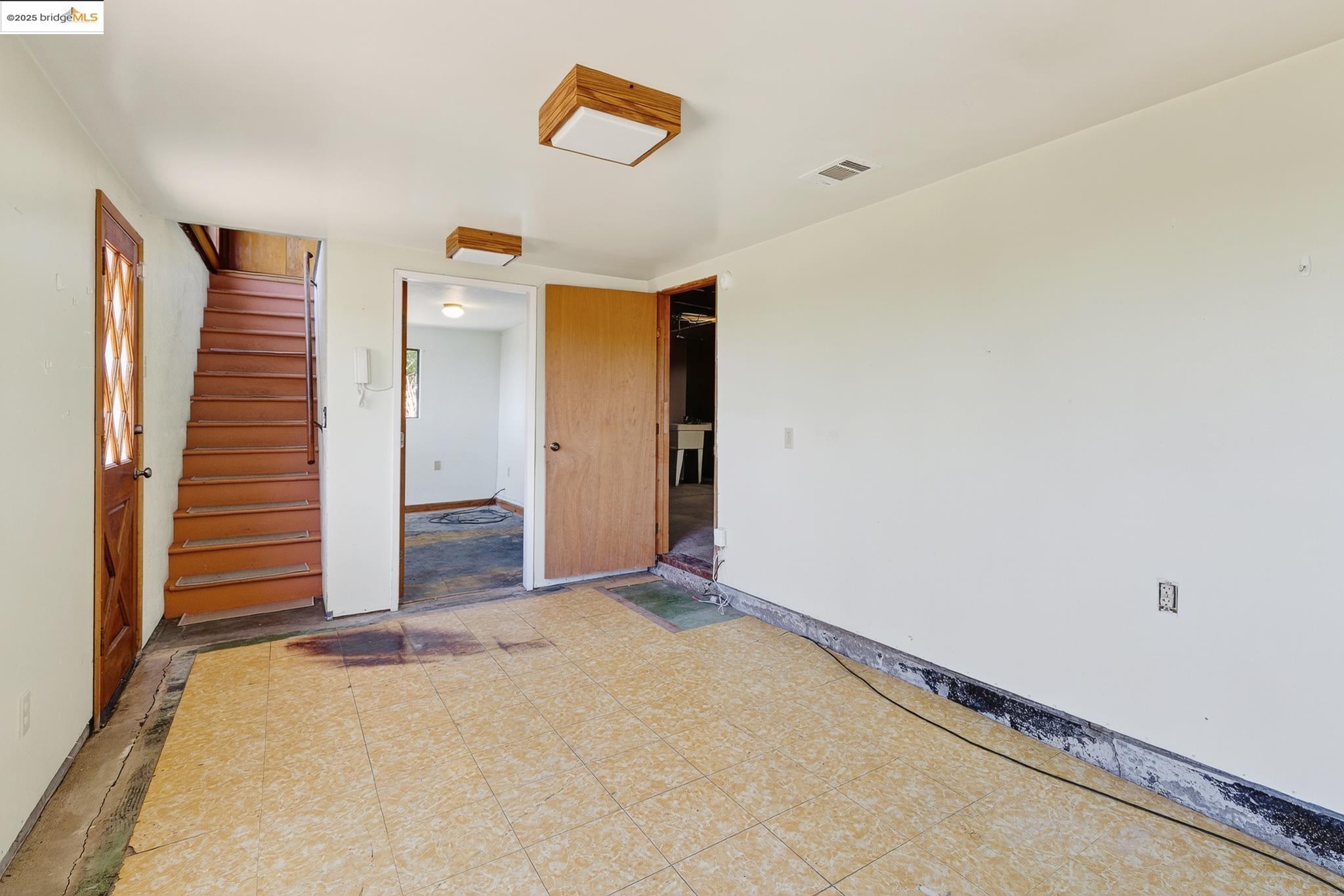 237 Taurus Ave., Oakland, California 94611, 2 Bedrooms Bedrooms, 4 Rooms Rooms,1 BathroomBathrooms,Residential,For Sale,237 Taurus Ave.,41106888