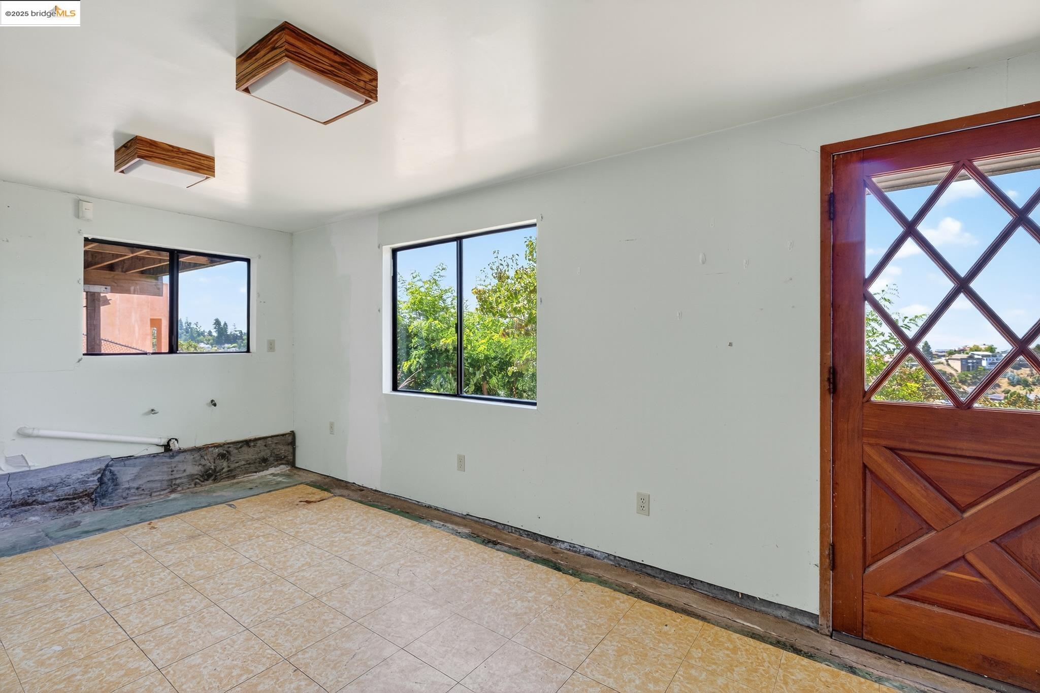 237 Taurus Ave., Oakland, California 94611, 2 Bedrooms Bedrooms, 4 Rooms Rooms,1 BathroomBathrooms,Residential,For Sale,237 Taurus Ave.,41106888