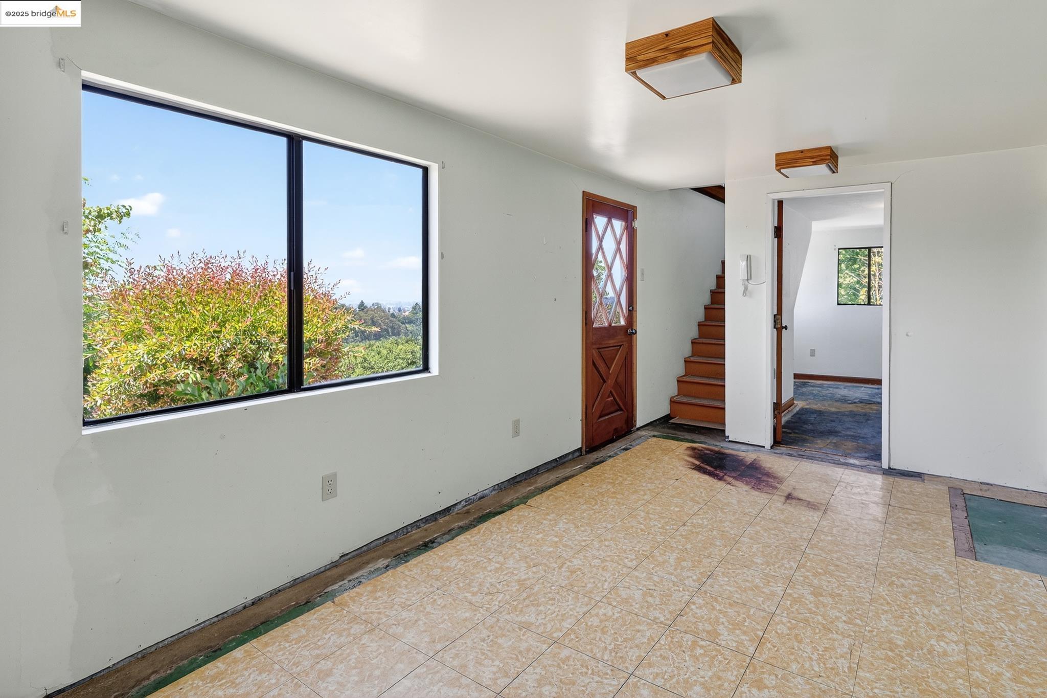 237 Taurus Ave., Oakland, California 94611, 2 Bedrooms Bedrooms, 4 Rooms Rooms,1 BathroomBathrooms,Residential,For Sale,237 Taurus Ave.,41106888