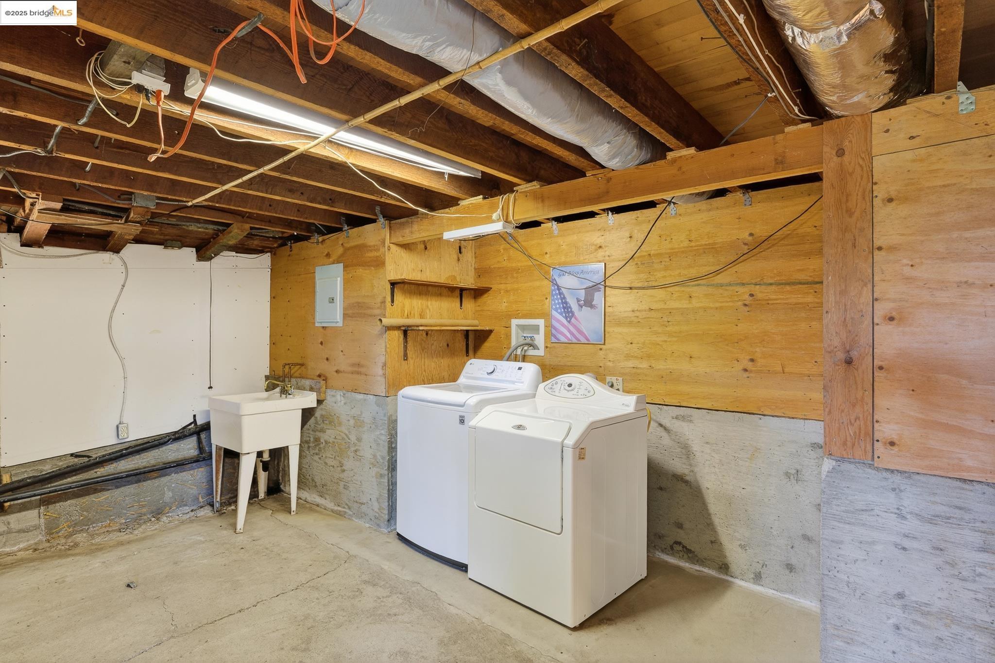 237 Taurus Ave., Oakland, California 94611, 2 Bedrooms Bedrooms, 4 Rooms Rooms,1 BathroomBathrooms,Residential,For Sale,237 Taurus Ave.,41106888