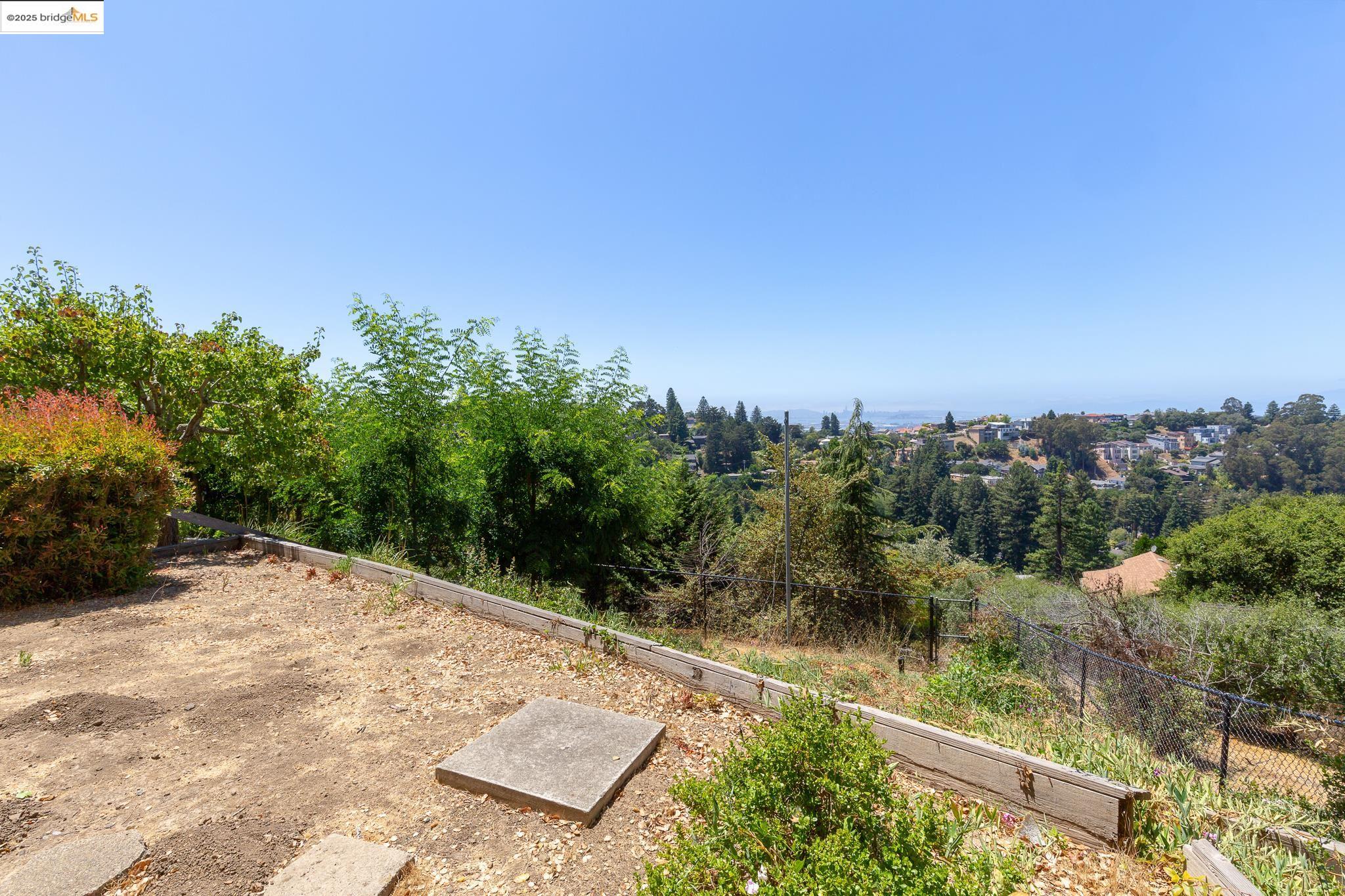 237 Taurus Ave., Oakland, California 94611, 2 Bedrooms Bedrooms, 4 Rooms Rooms,1 BathroomBathrooms,Residential,For Sale,237 Taurus Ave.,41106888