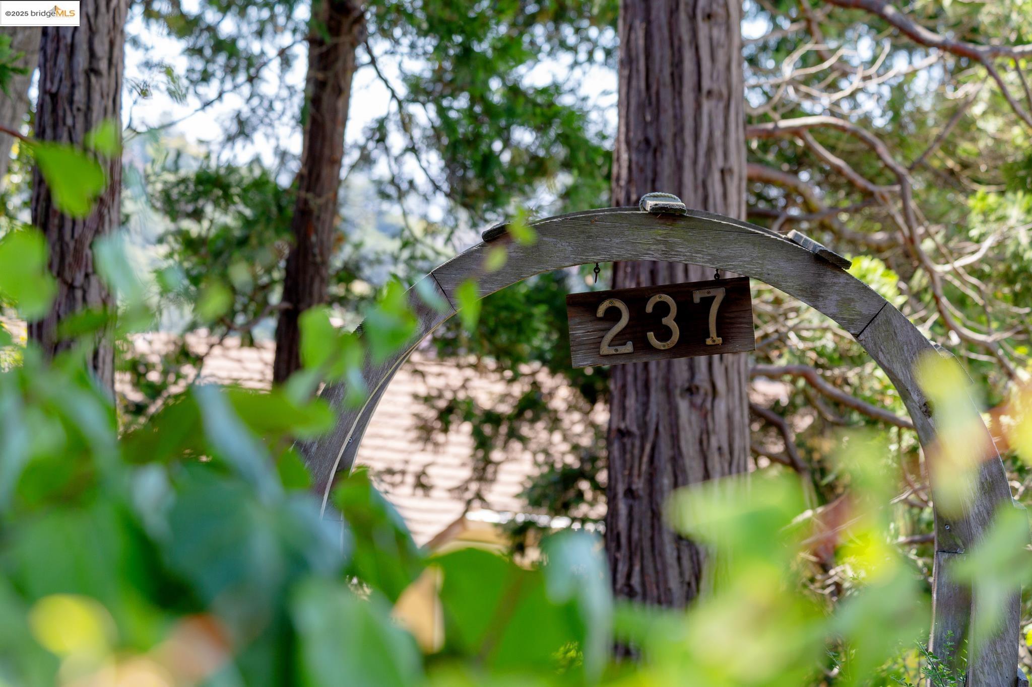 237 Taurus Ave., Oakland, California 94611, 2 Bedrooms Bedrooms, 4 Rooms Rooms,1 BathroomBathrooms,Residential,For Sale,237 Taurus Ave.,41106888