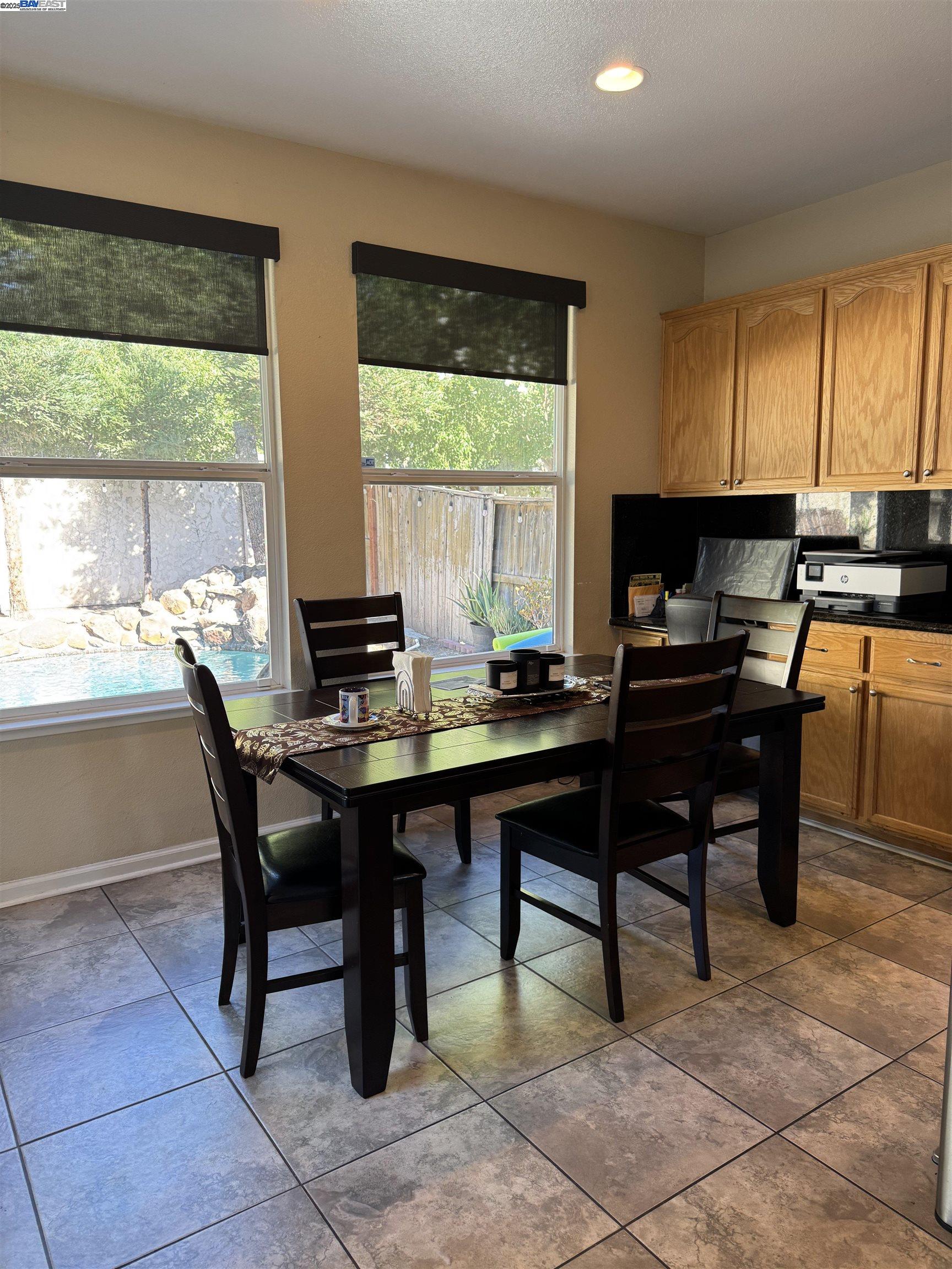Detail Gallery Image 8 of 41 For 10342 Mono Ct, Stockton,  CA 95219-7118 - 4 Beds | 3 Baths