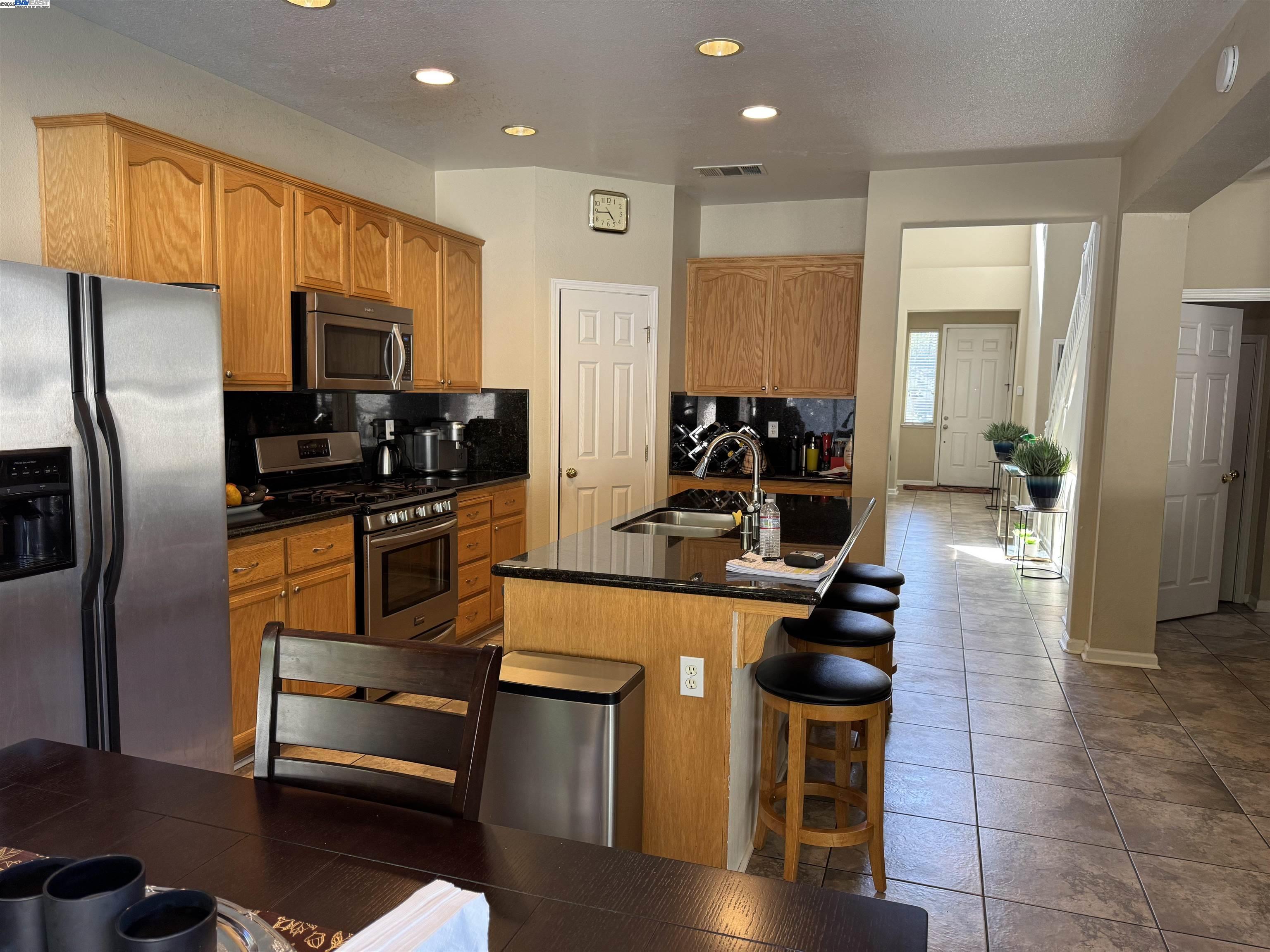 Detail Gallery Image 9 of 41 For 10342 Mono Ct, Stockton,  CA 95219-7118 - 4 Beds | 3 Baths
