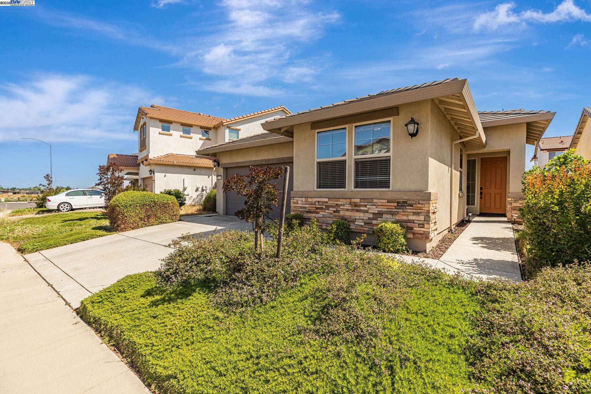 Detail Gallery Image 5 of 50 For 9315 Wild Lilac Cir, Sacramento,  CA 95829 - 4 Beds | 2 Baths
