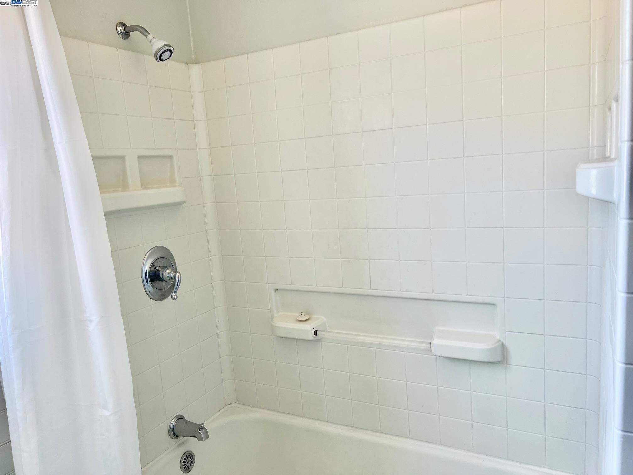 Detail Gallery Image 11 of 12 For 3594 Somerset Ave #FRONT UNIT,  Castro Valley,  CA 94546 - 2 Beds | 1 Baths