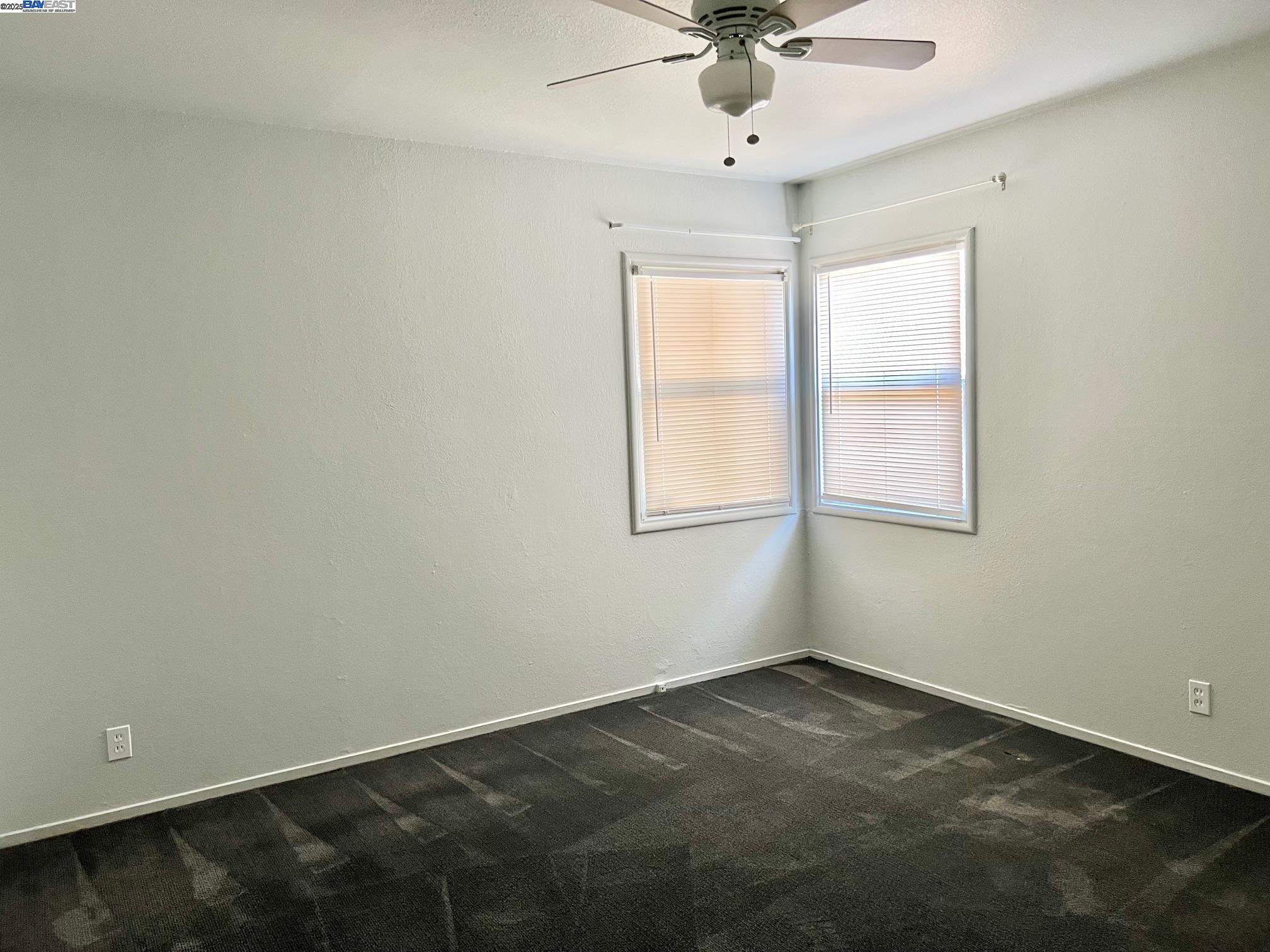 Detail Gallery Image 3 of 12 For 3594 Somerset Ave #FRONT UNIT,  Castro Valley,  CA 94546 - 2 Beds | 1 Baths