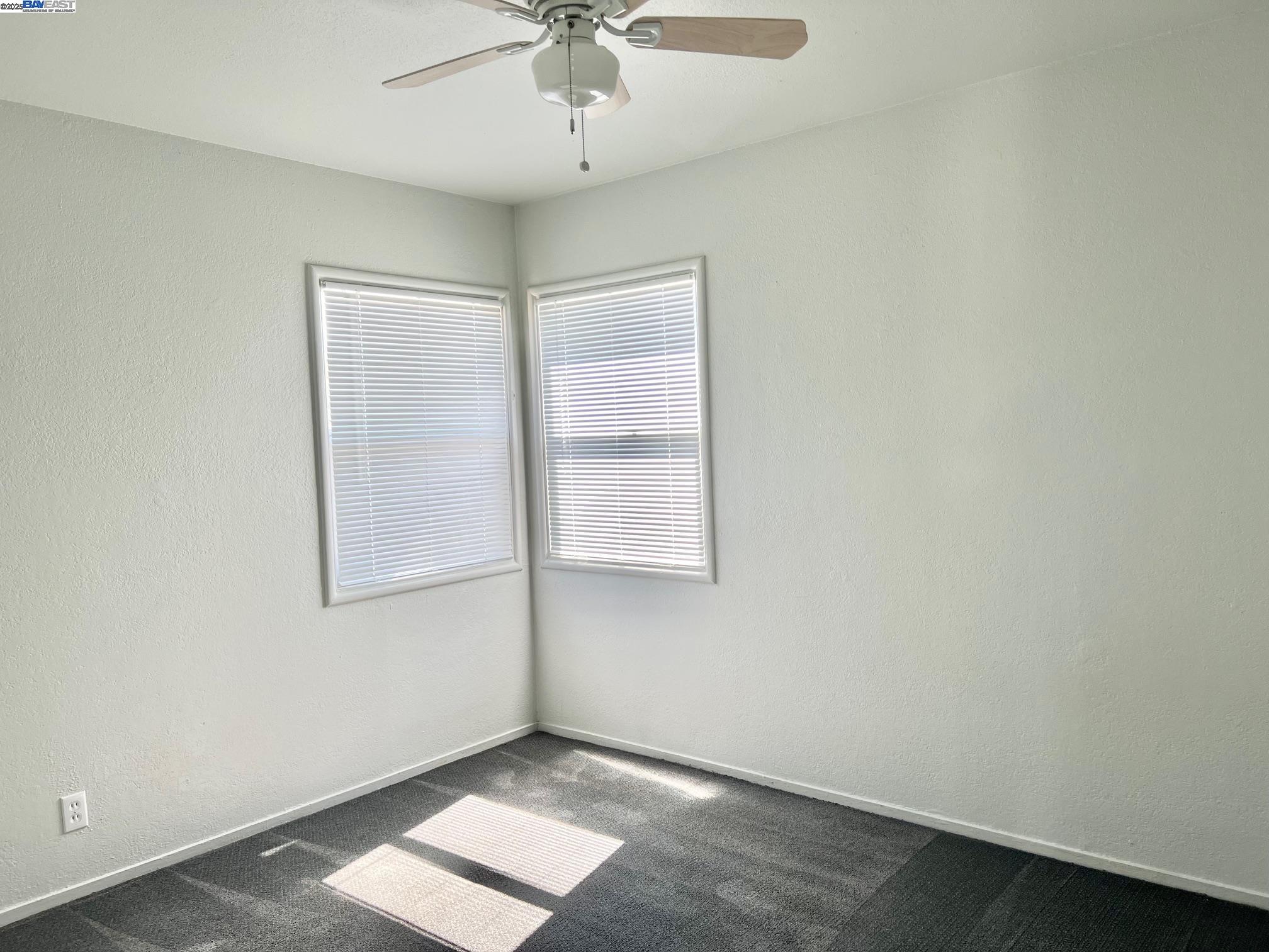 Detail Gallery Image 4 of 12 For 3594 Somerset Ave #FRONT UNIT,  Castro Valley,  CA 94546 - 2 Beds | 1 Baths