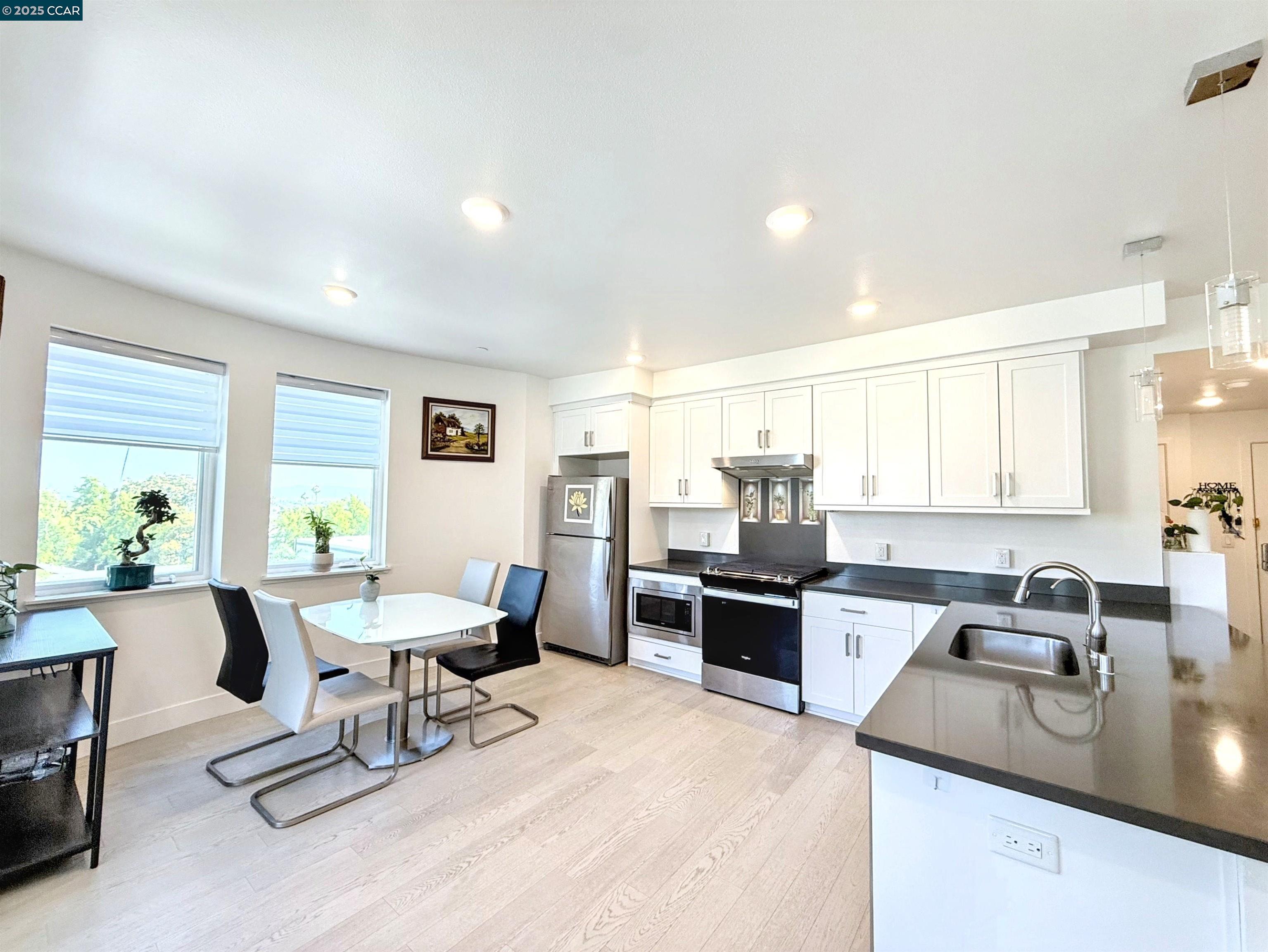 Detail Gallery Image 12 of 39 For 42111 Osgood Rd #401,  Fremont,  CA 94539 - 2 Beds | 2 Baths