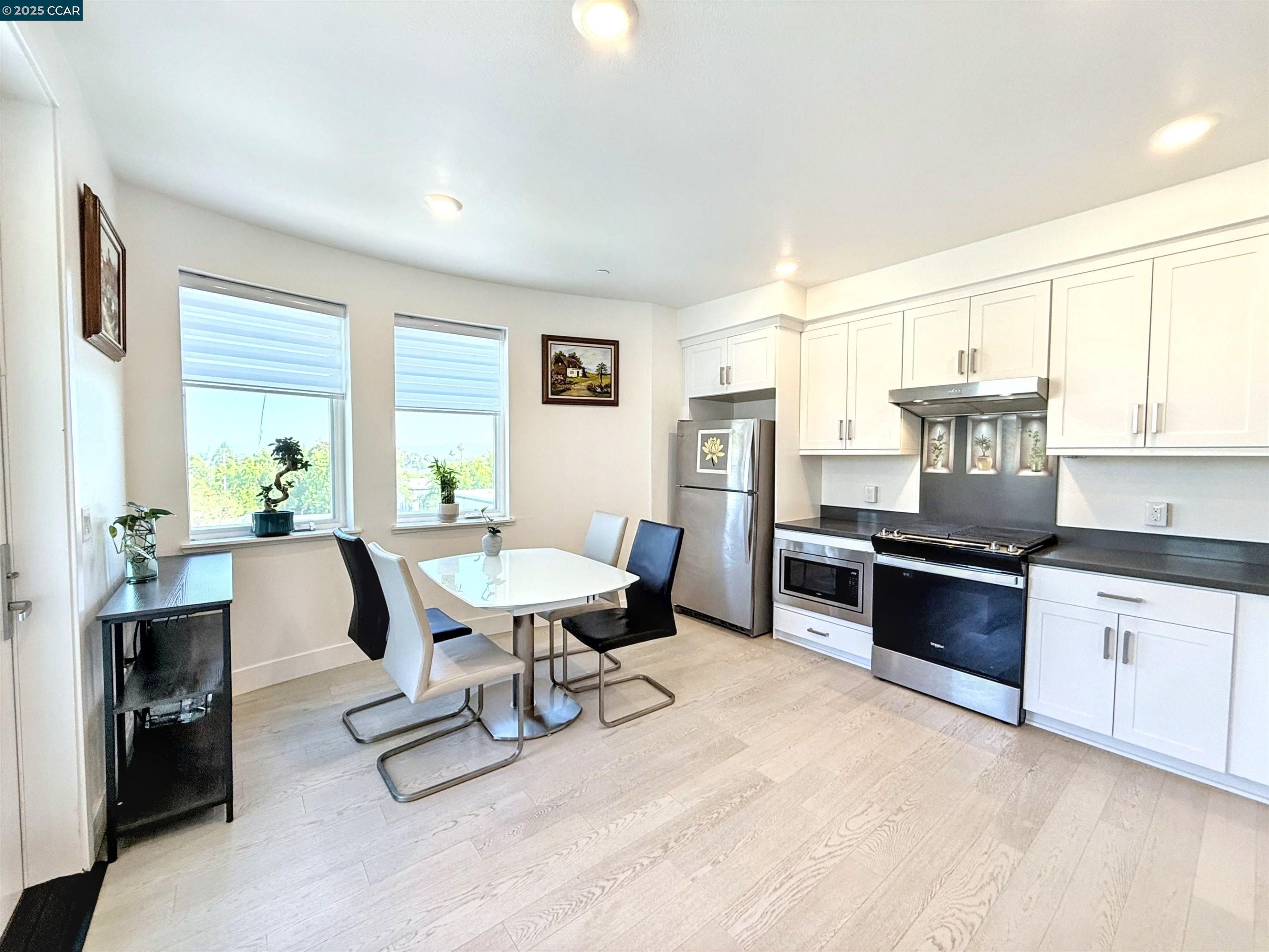 Detail Gallery Image 13 of 39 For 42111 Osgood Rd #401,  Fremont,  CA 94539 - 2 Beds | 2 Baths
