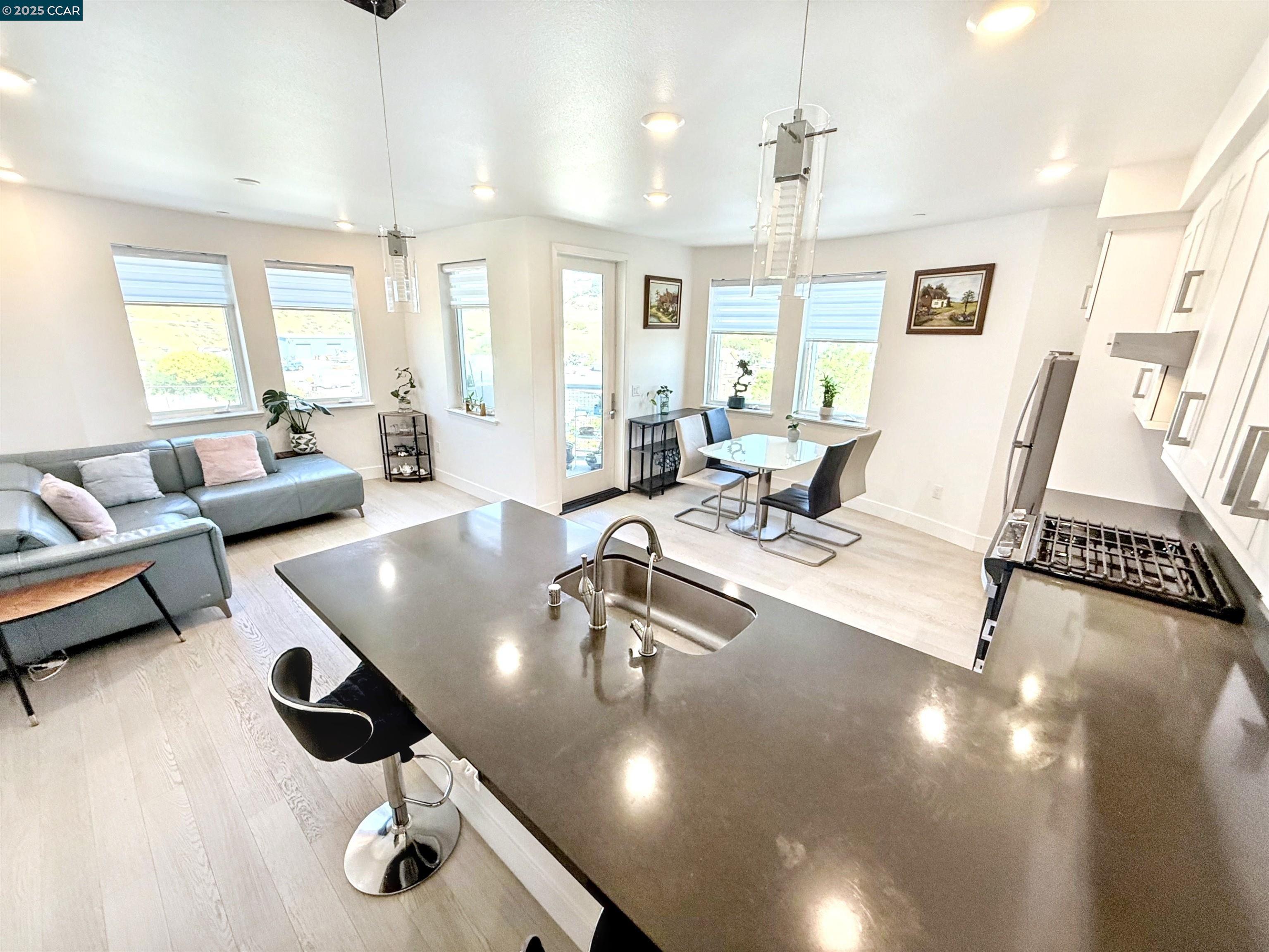 Detail Gallery Image 10 of 39 For 42111 Osgood Rd #401,  Fremont,  CA 94539 - 2 Beds | 2 Baths