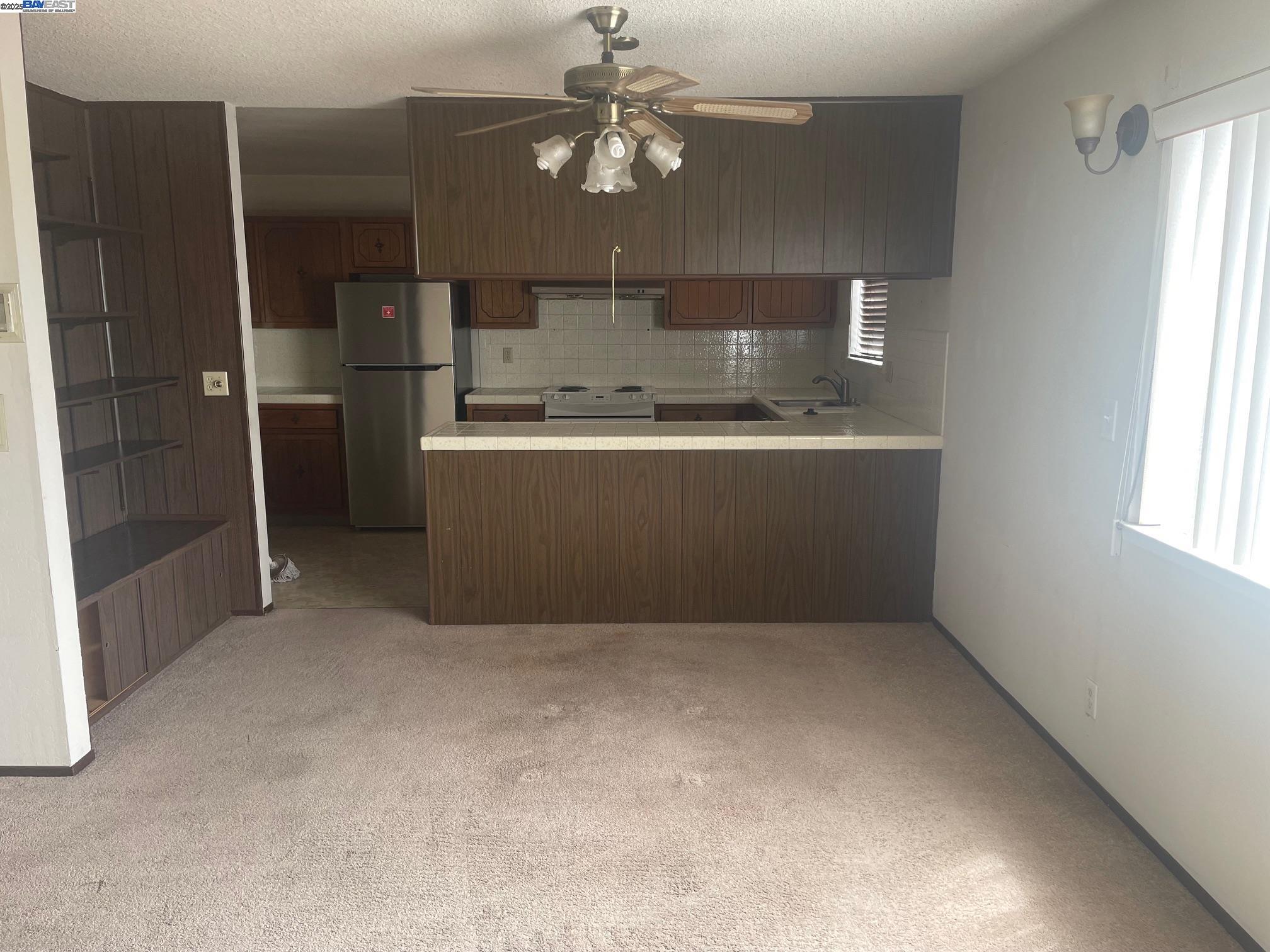 Detail Gallery Image 3 of 7 For Doolittle Dr., San Leandro,  CA 94577 - 2 Beds | 2 Baths