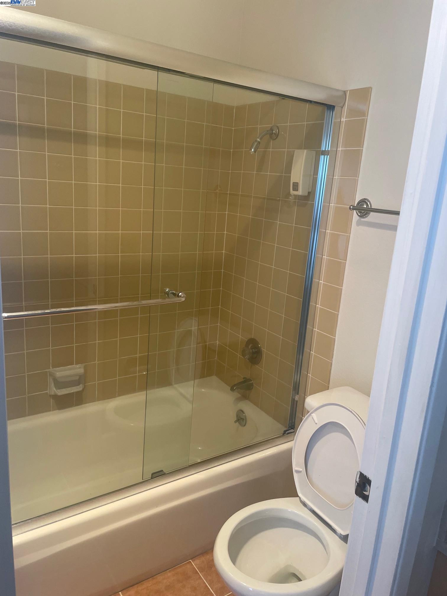 Detail Gallery Image 7 of 7 For Doolittle Dr., San Leandro,  CA 94577 - 2 Beds | 2 Baths