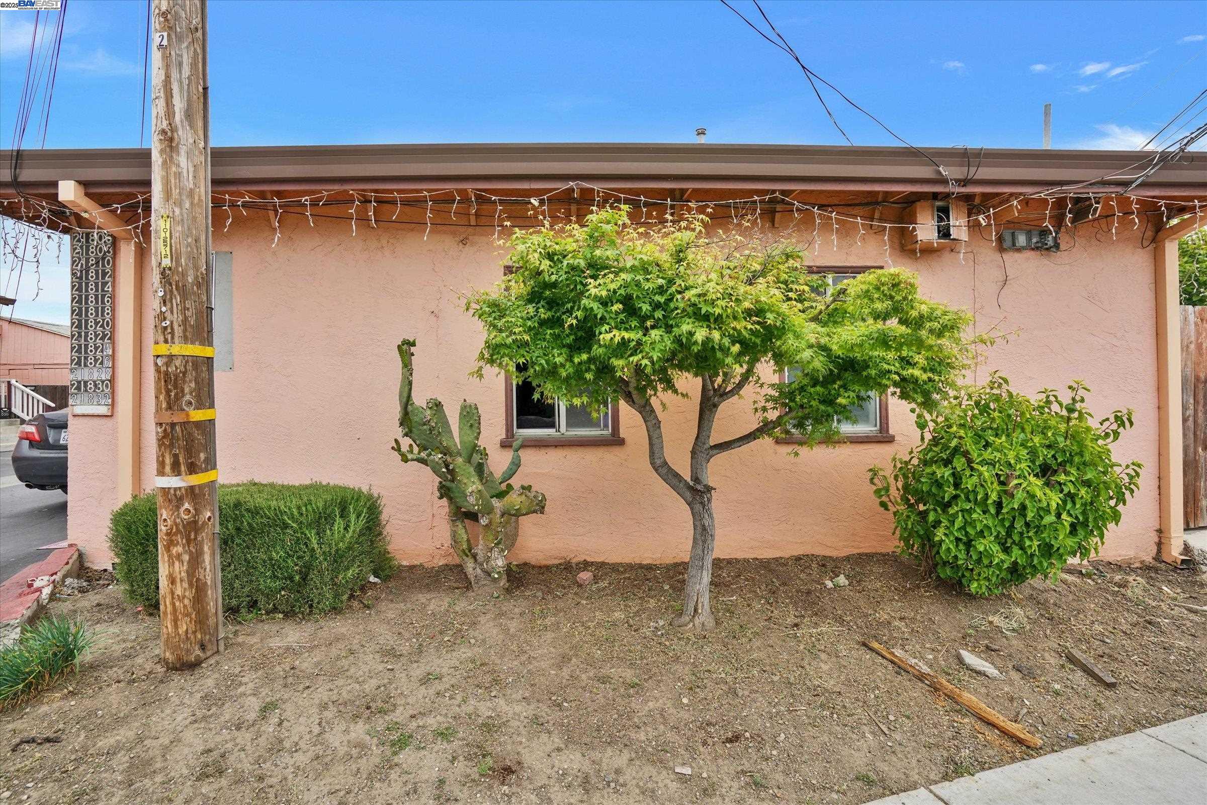 Detail Gallery Image 2 of 42 For 21806 Meekland Ave, Hayward,  CA 94541 - – Beds | – Baths