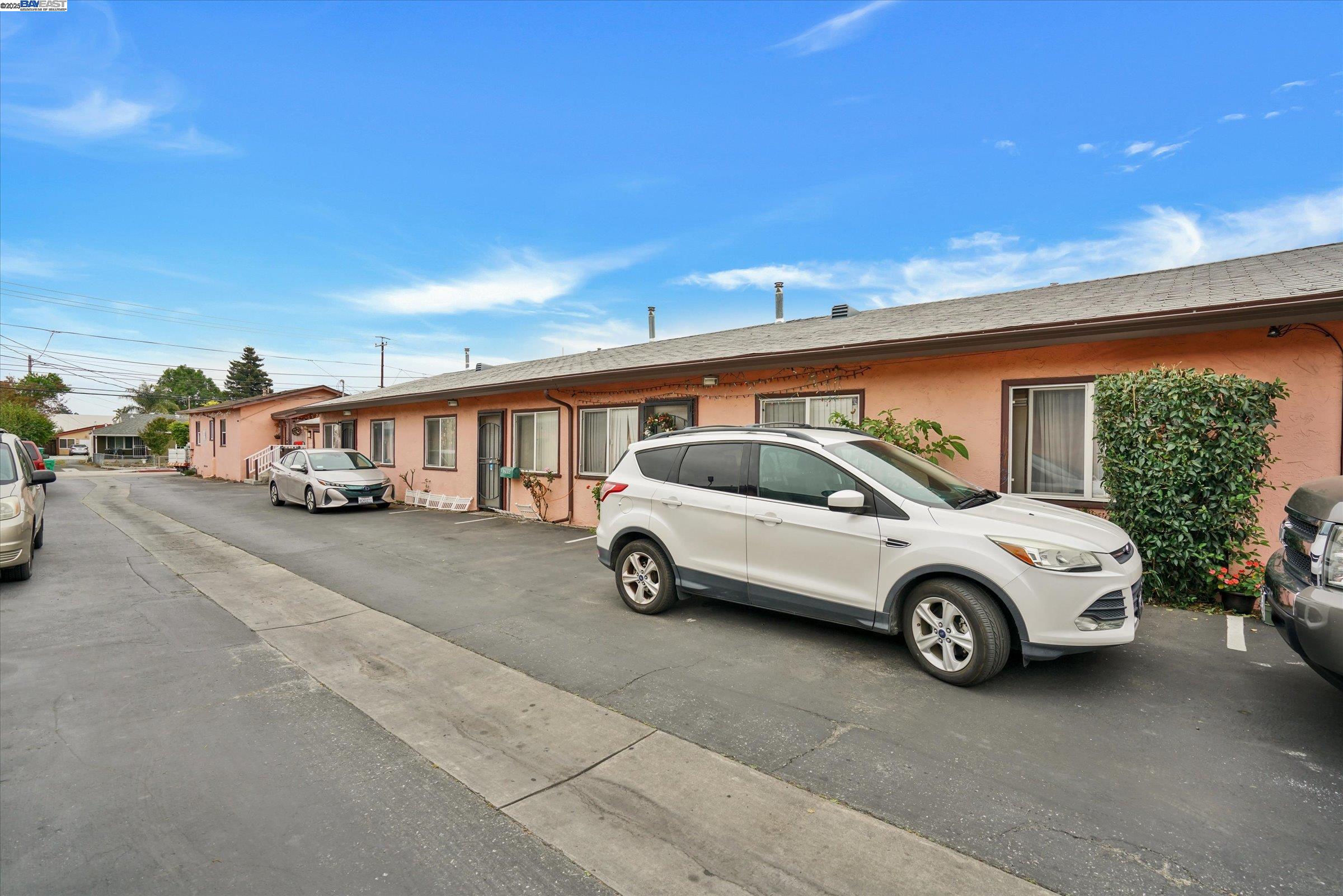 Detail Gallery Image 12 of 42 For 21806 Meekland Ave, Hayward,  CA 94541 - – Beds | – Baths