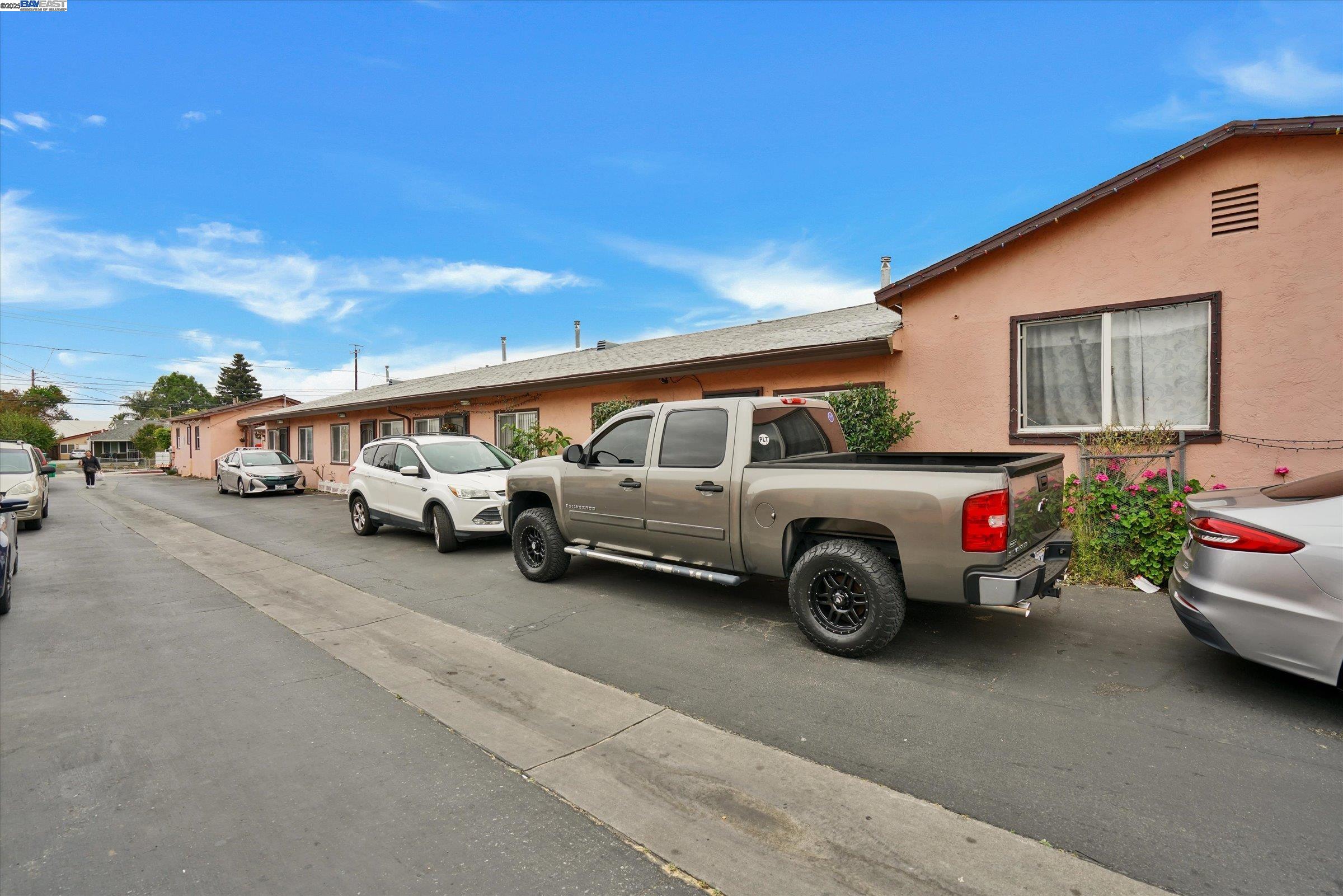Detail Gallery Image 15 of 42 For 21806 Meekland Ave, Hayward,  CA 94541 - – Beds | – Baths
