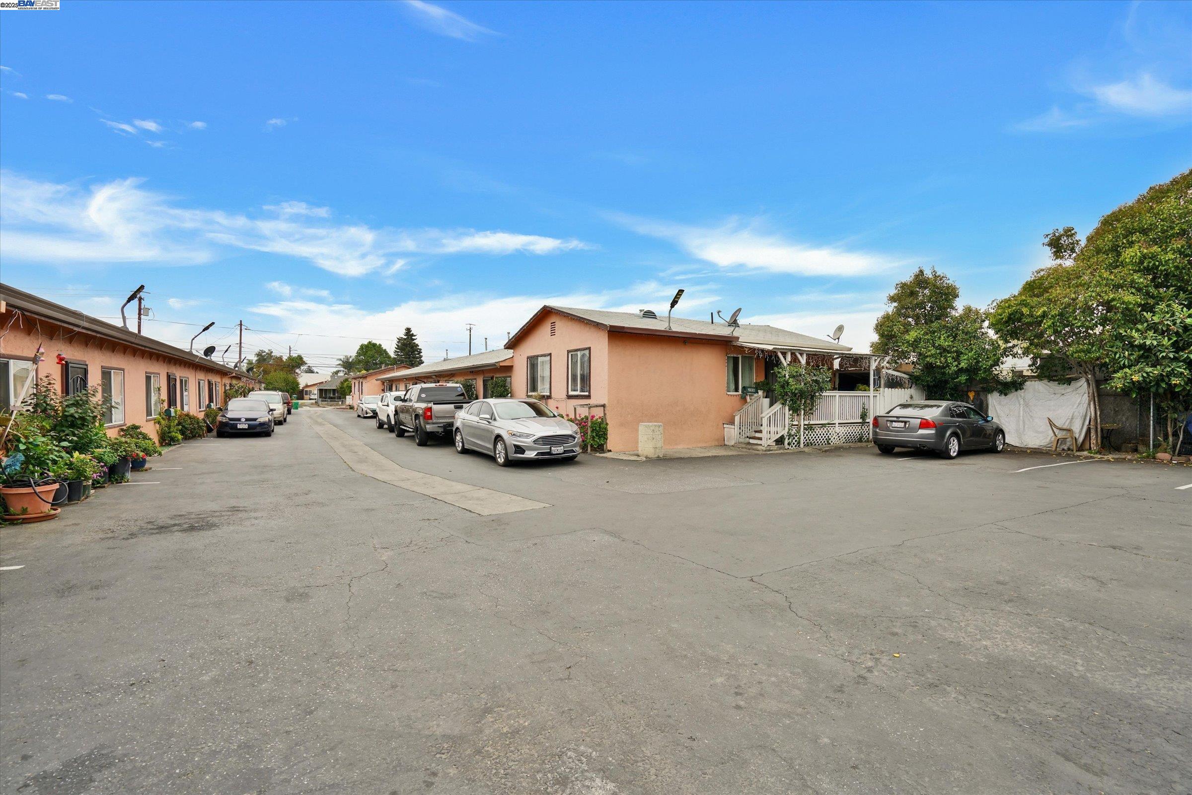 Detail Gallery Image 18 of 42 For 21806 Meekland Ave, Hayward,  CA 94541 - – Beds | – Baths