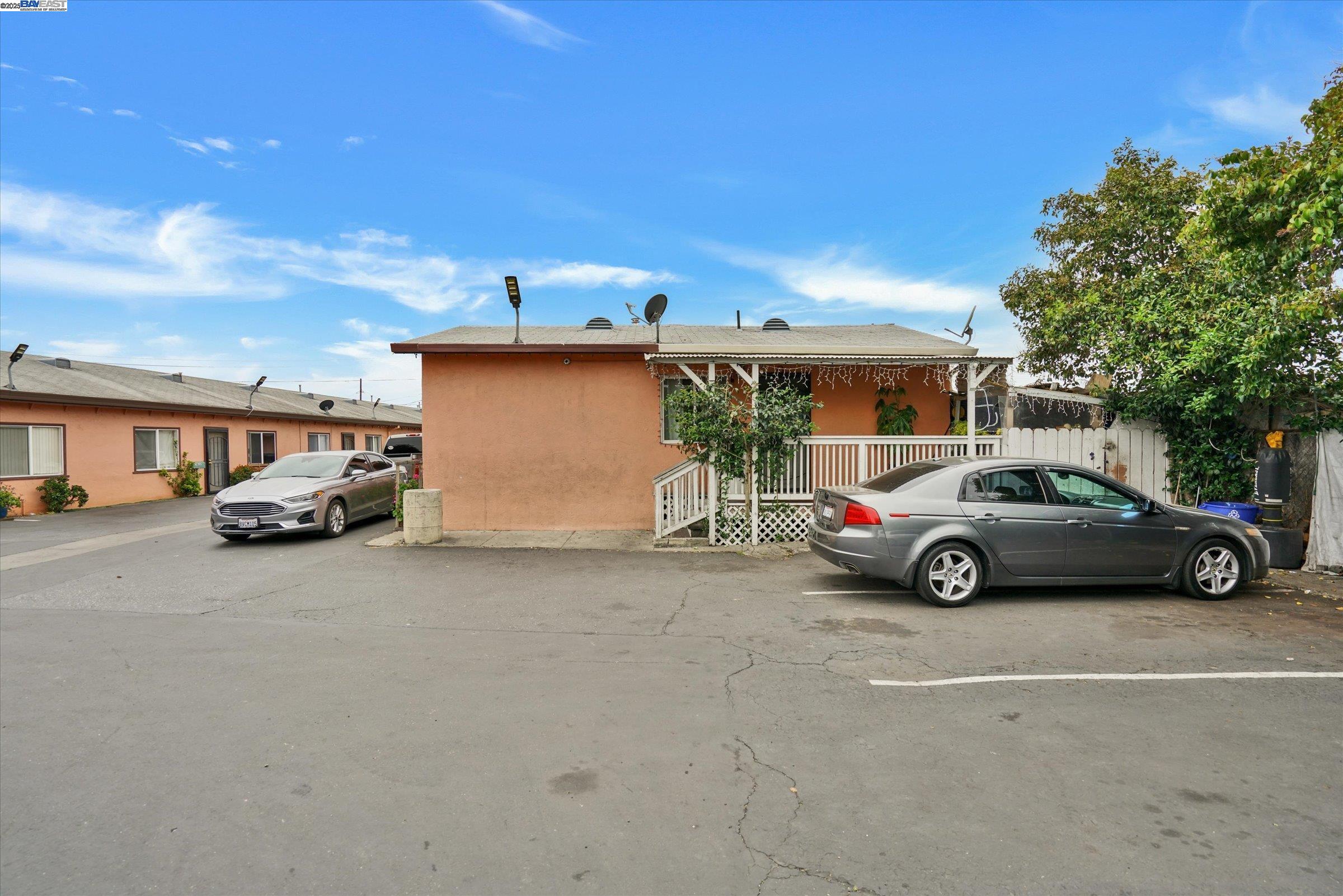 Detail Gallery Image 20 of 42 For 21806 Meekland Ave, Hayward,  CA 94541 - – Beds | – Baths