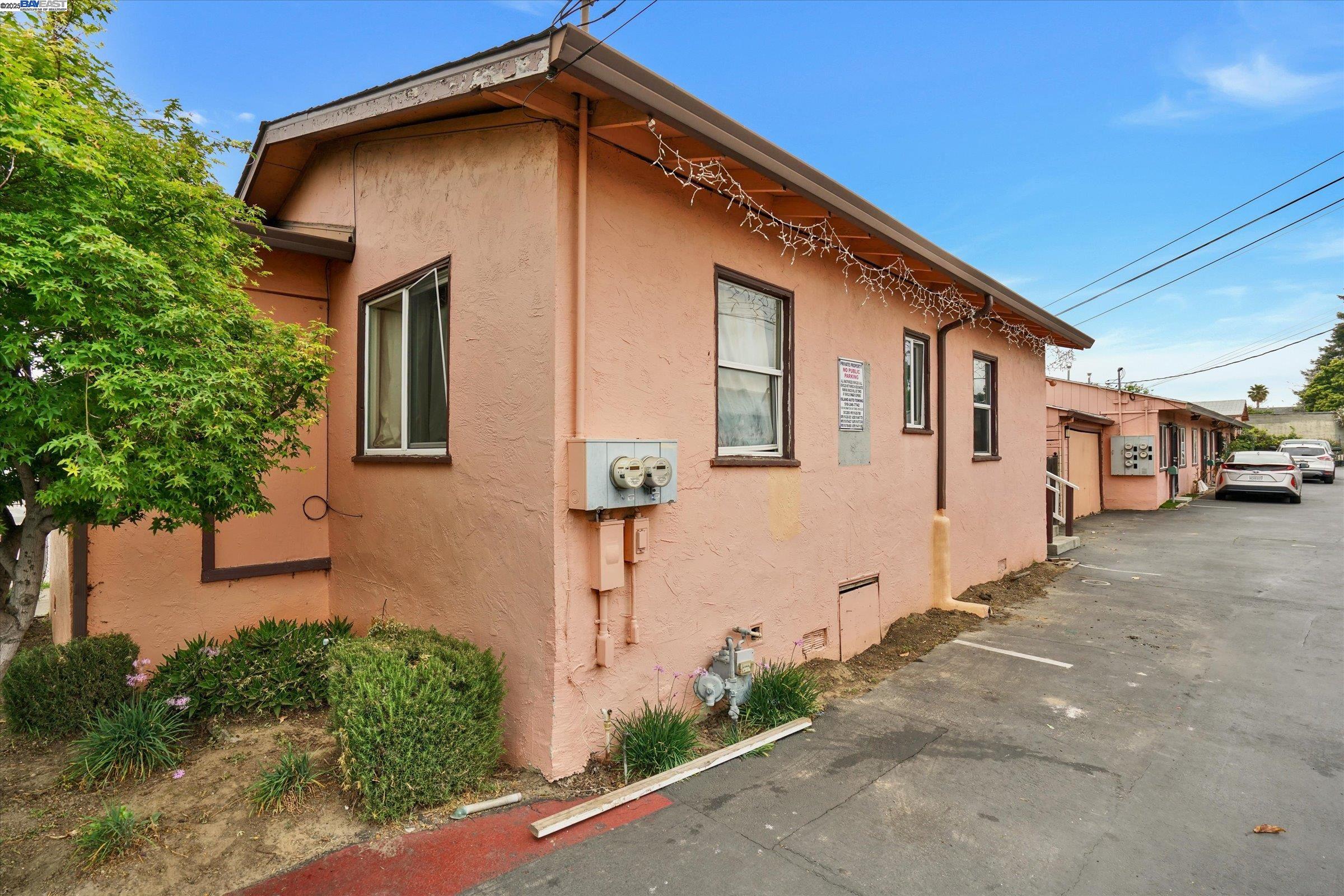 Detail Gallery Image 3 of 42 For 21806 Meekland Ave, Hayward,  CA 94541 - – Beds | – Baths