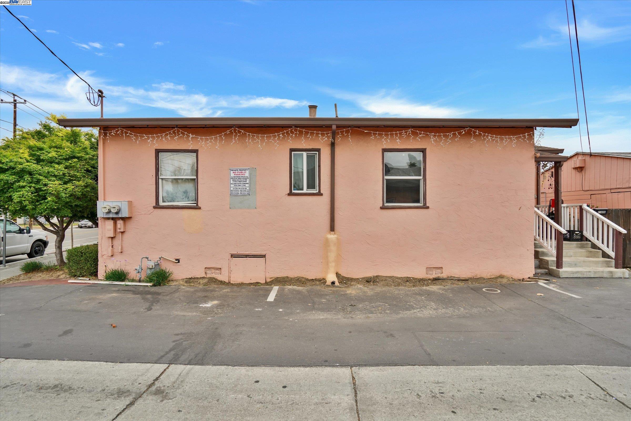Detail Gallery Image 4 of 42 For 21806 Meekland Ave, Hayward,  CA 94541 - – Beds | – Baths