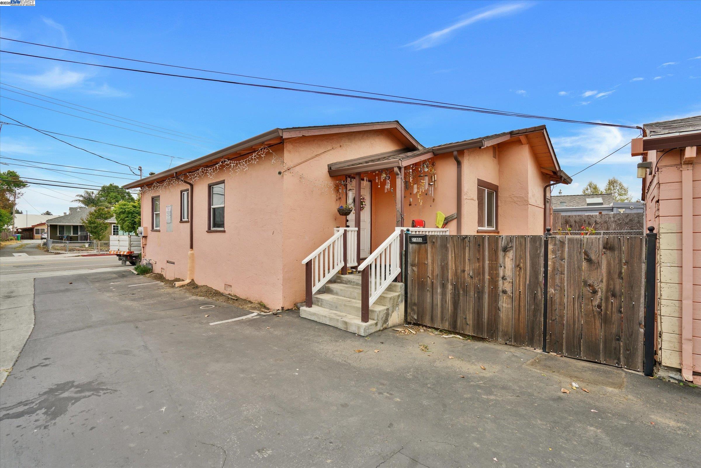 Detail Gallery Image 6 of 42 For 21806 Meekland Ave, Hayward,  CA 94541 - – Beds | – Baths