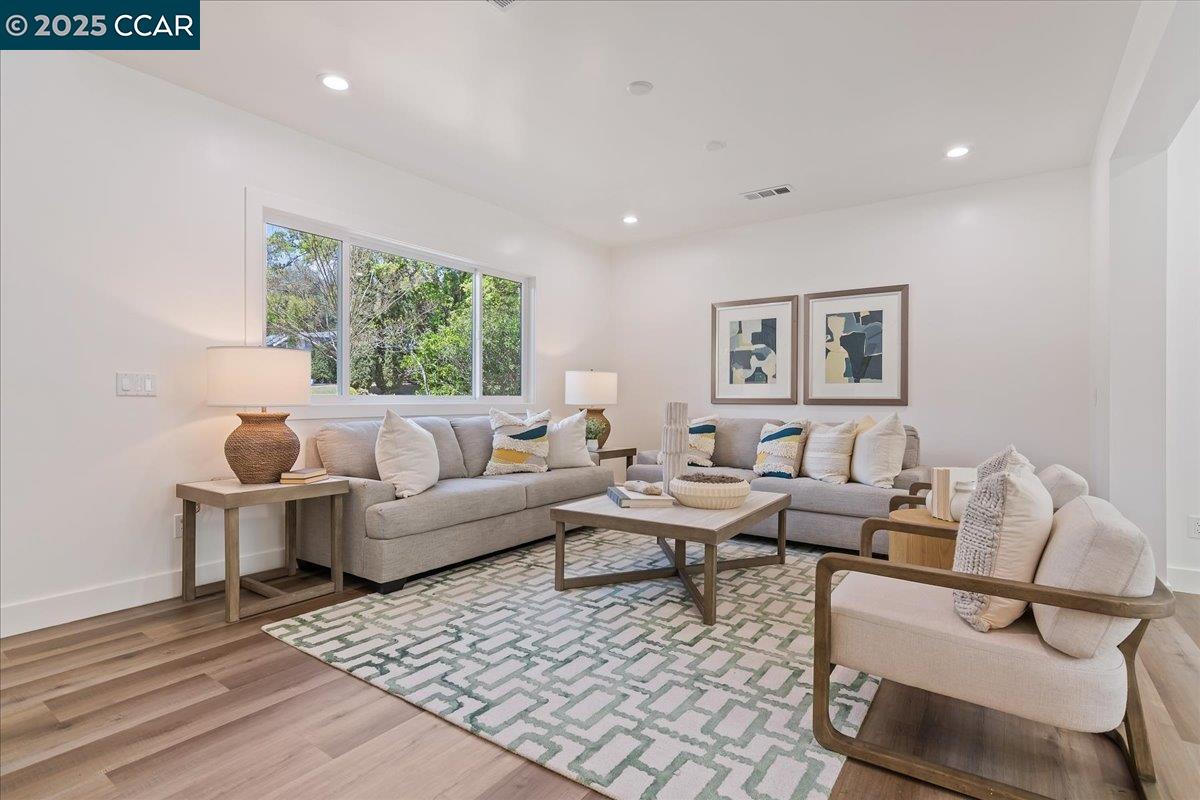 Detail Gallery Image 13 of 59 For 158 Pulido Rd, Danville,  CA 94526 - 4 Beds | 3/1 Baths