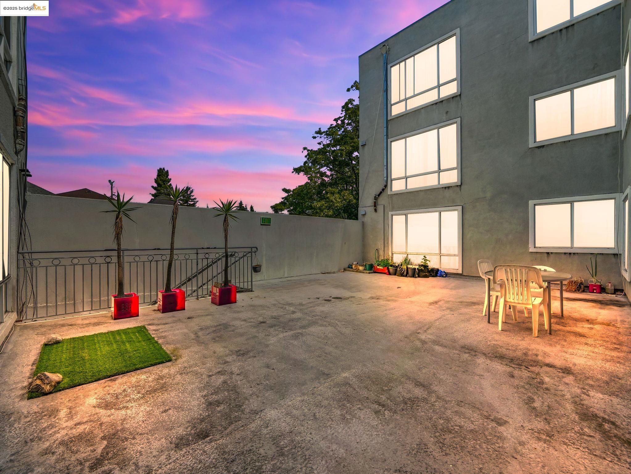 Detail Gallery Image 20 of 24 For 1515 14th Ave #201,  Oakland,  CA 94606 - 3 Beds | 2 Baths