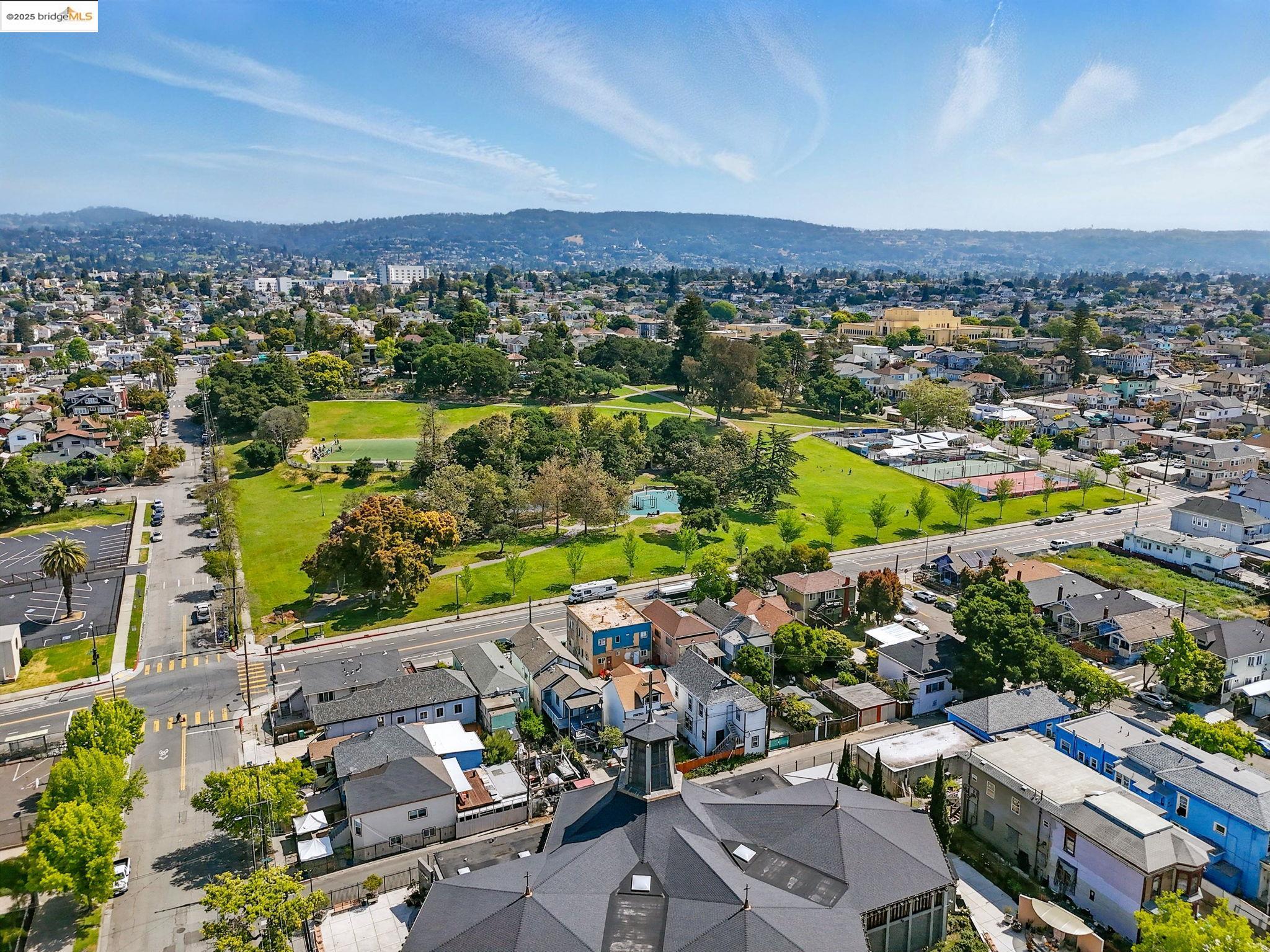 Detail Gallery Image 21 of 24 For 1515 14th Ave #201,  Oakland,  CA 94606 - 3 Beds | 2 Baths
